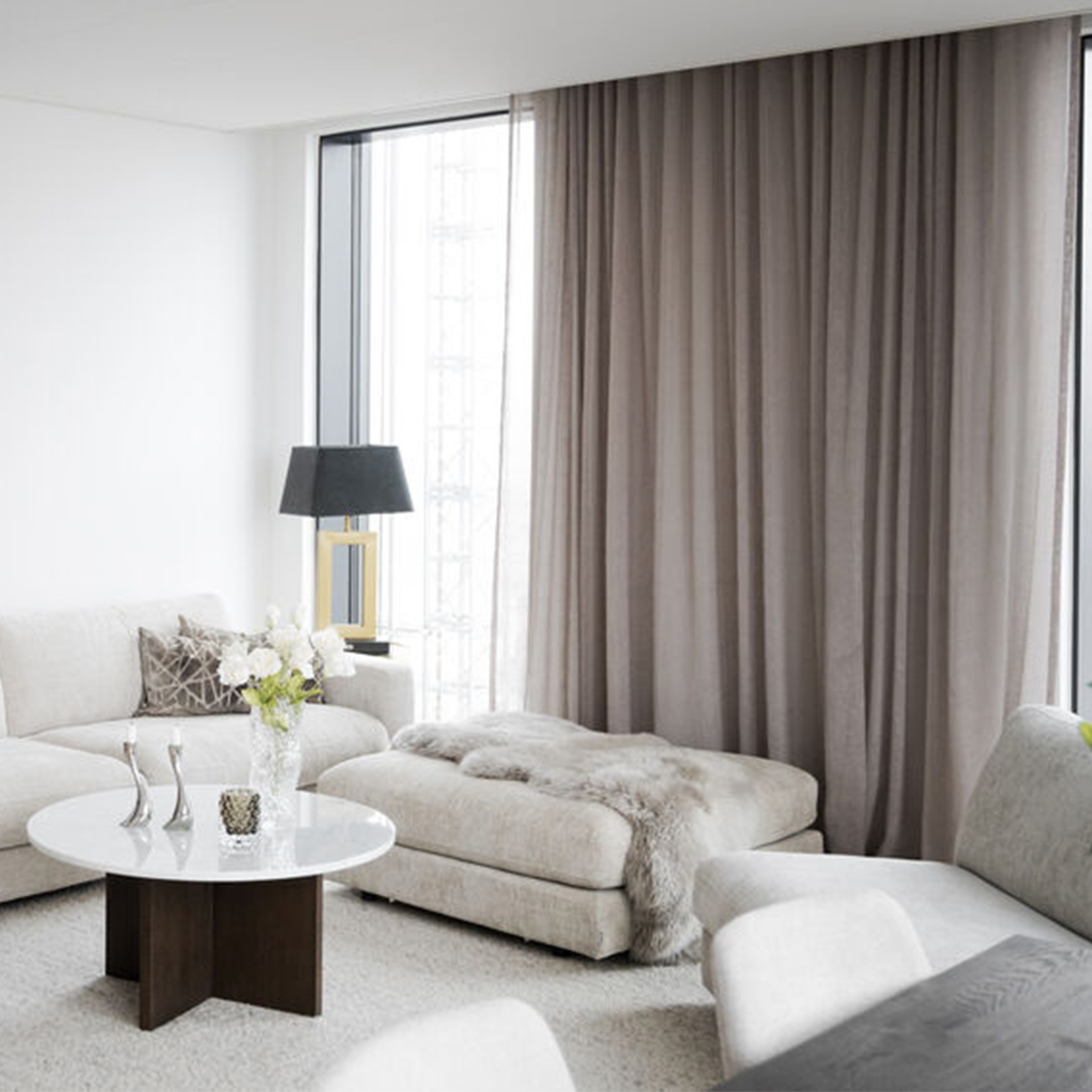 Rowico Home Duncan Fotpall Ljusgrå