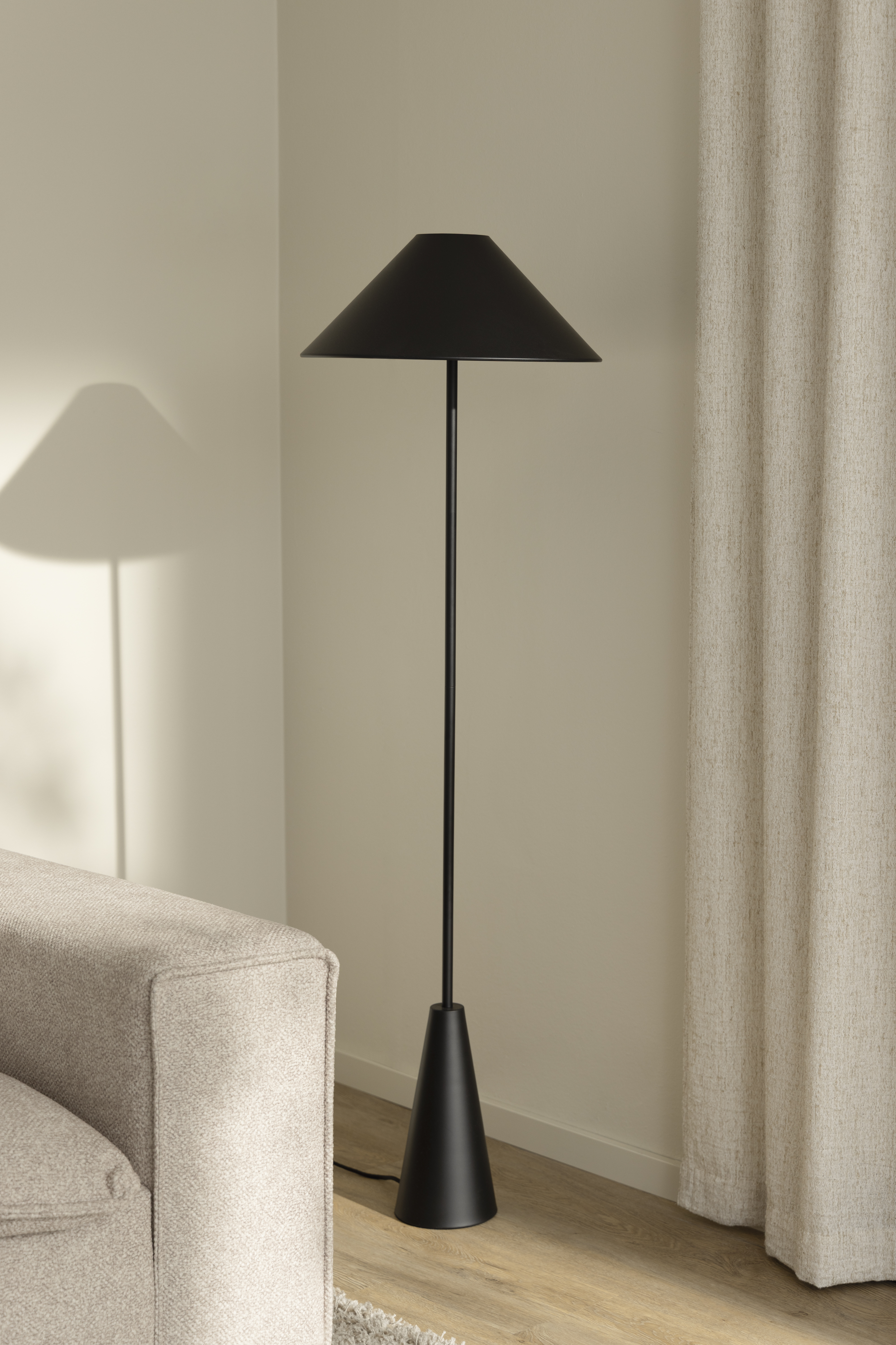 Globen Lighting Cannes Gulvlampe Svart