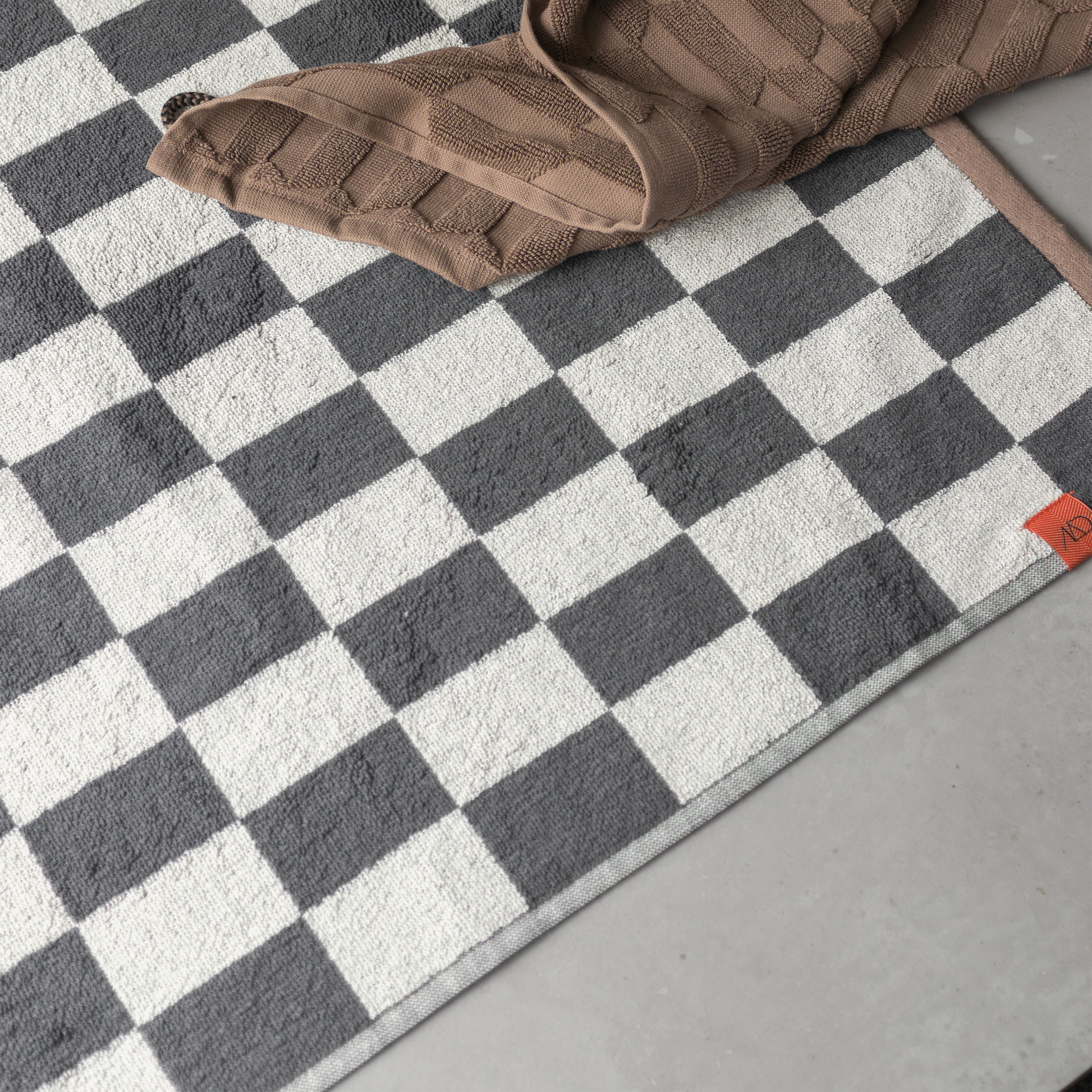 Mette Ditmer Retro Badematte Dunkelgrau 50x80