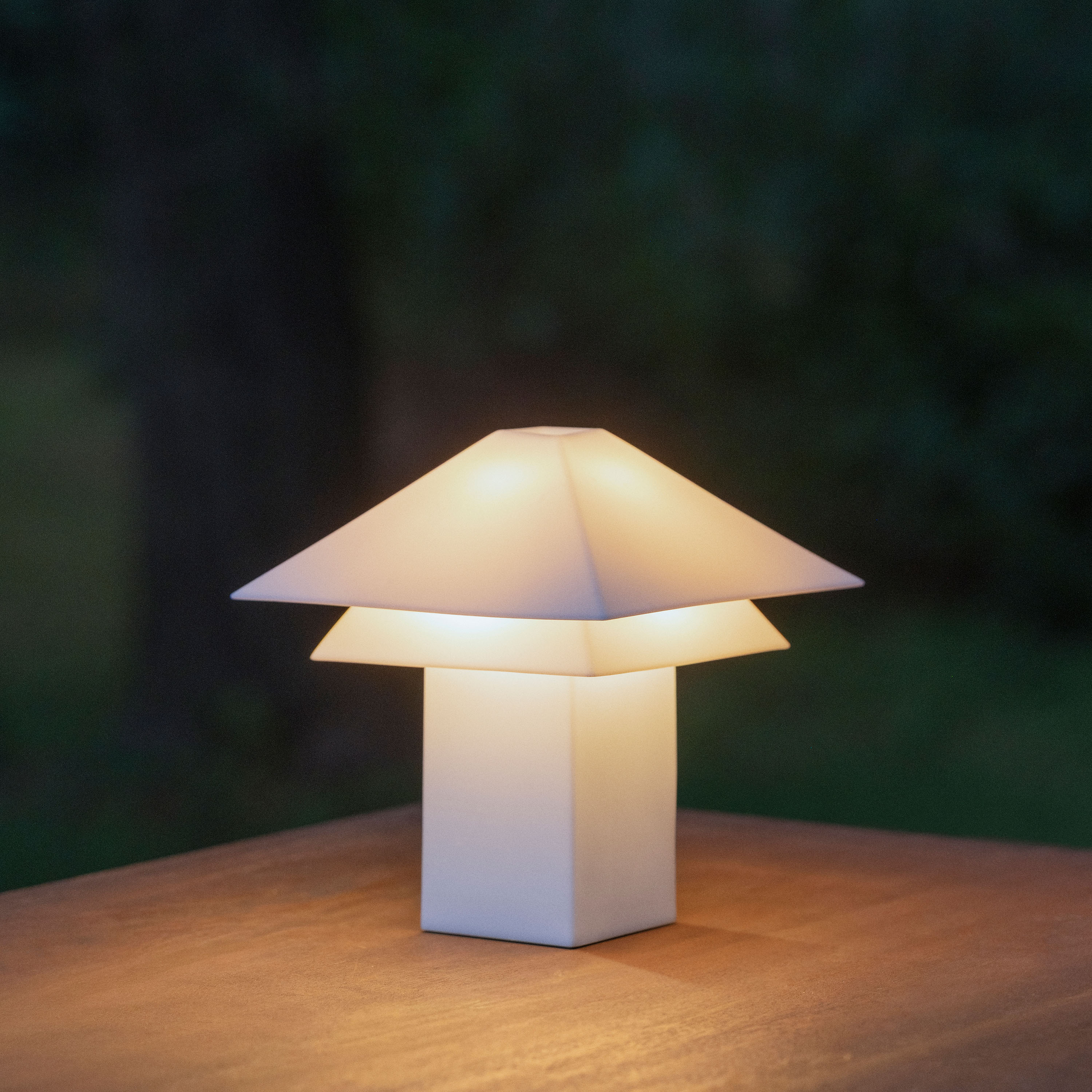 Blomus Sanaka Portabel Bordslampa White 18cm