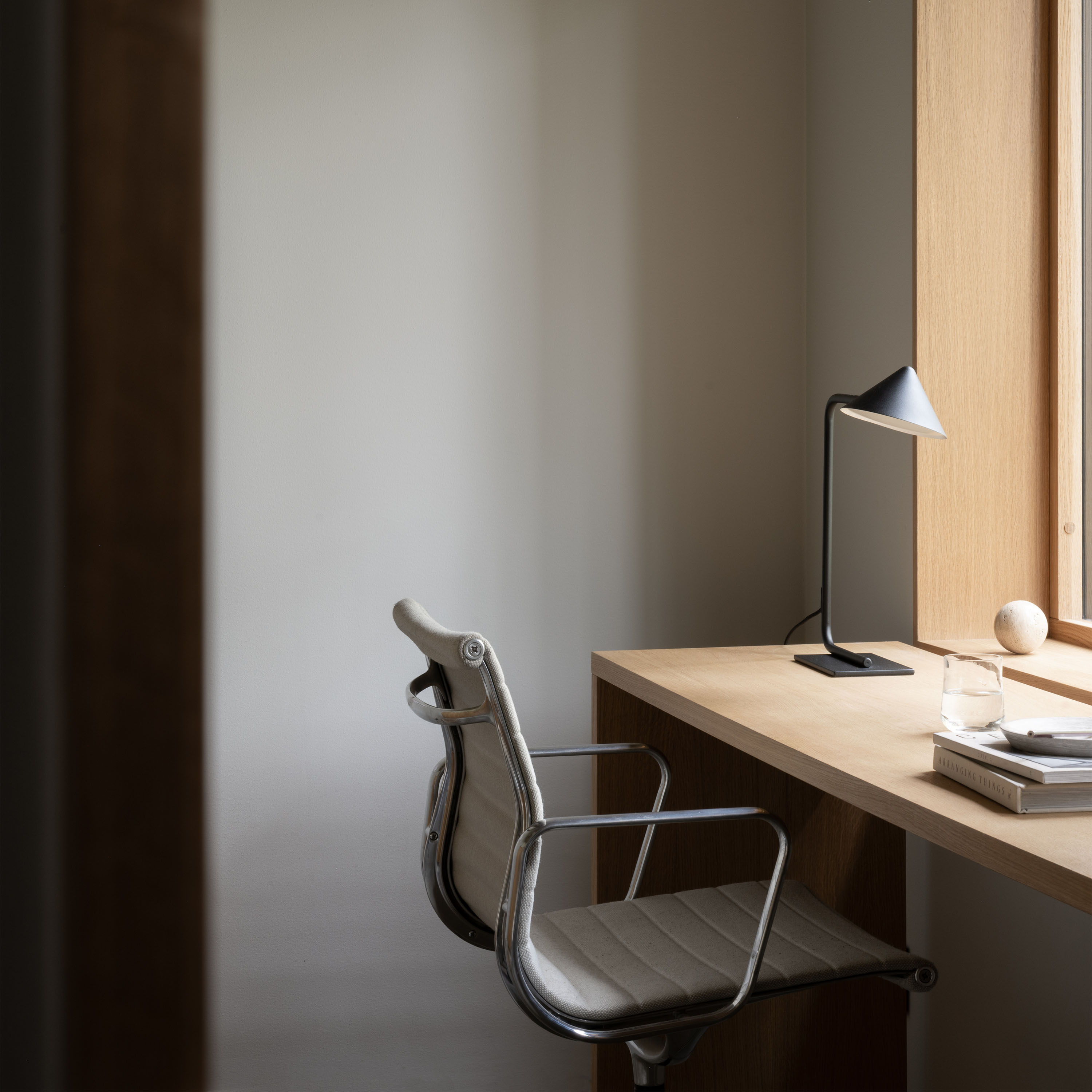 Watt &amp; Veke Kuro Tischleuchte Black 40cm