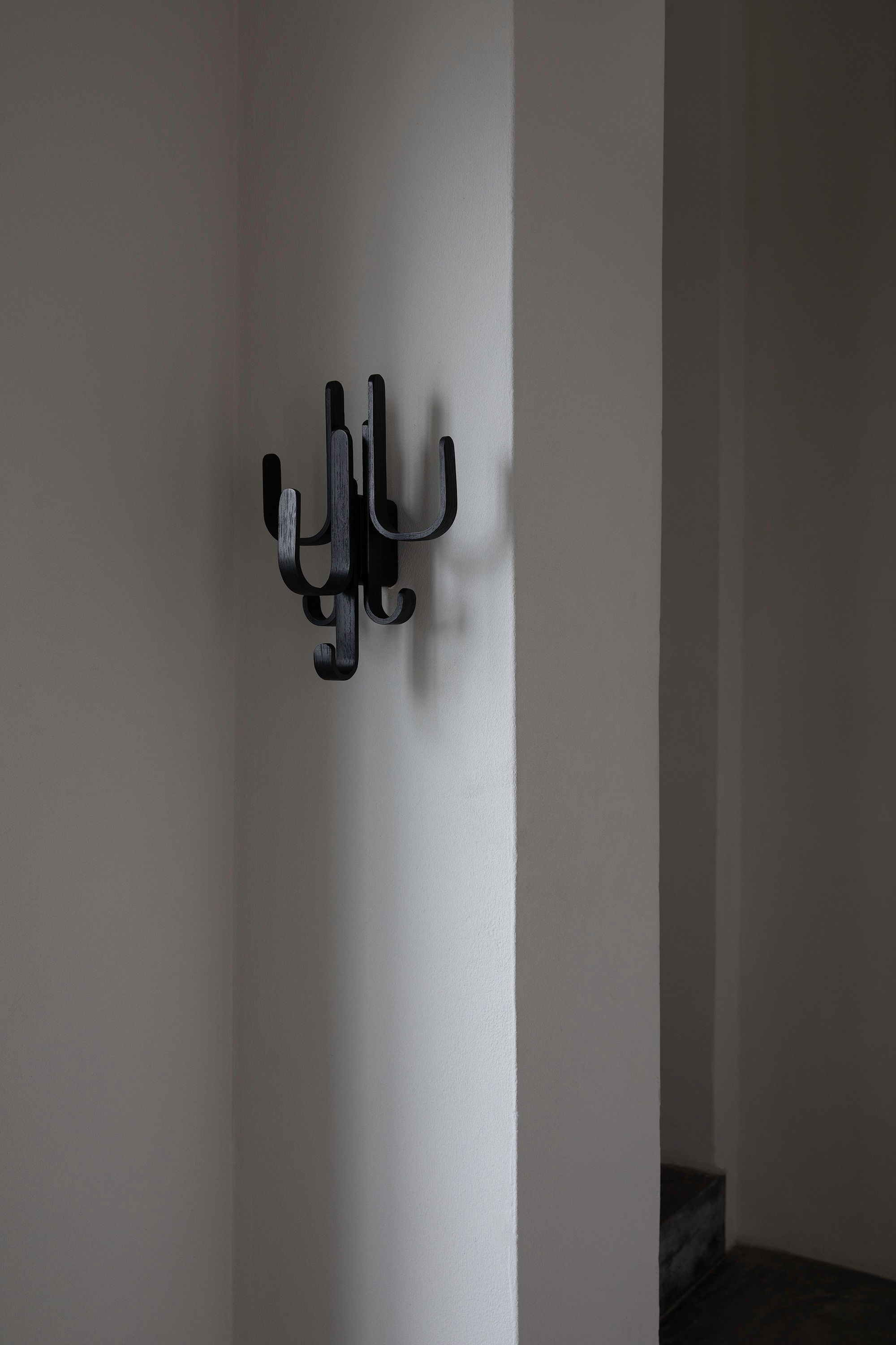 Cooee Design Woody Three Väggkrok Black Stained Oak