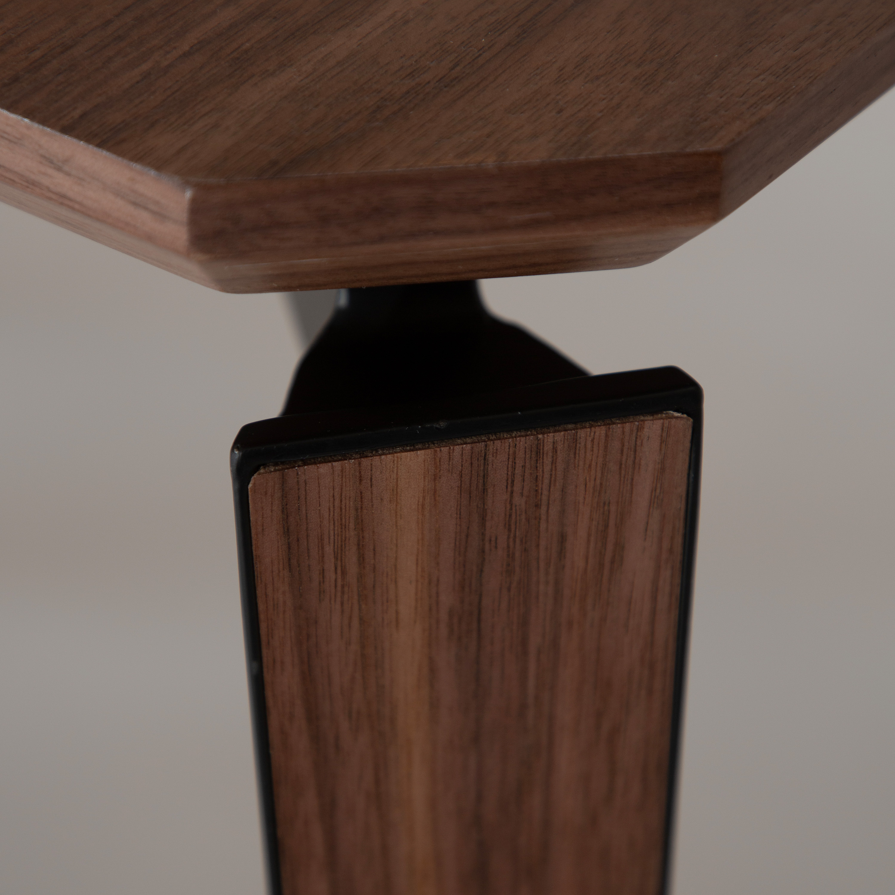 Dan Form Edge Esstisch Walnuss 200+100