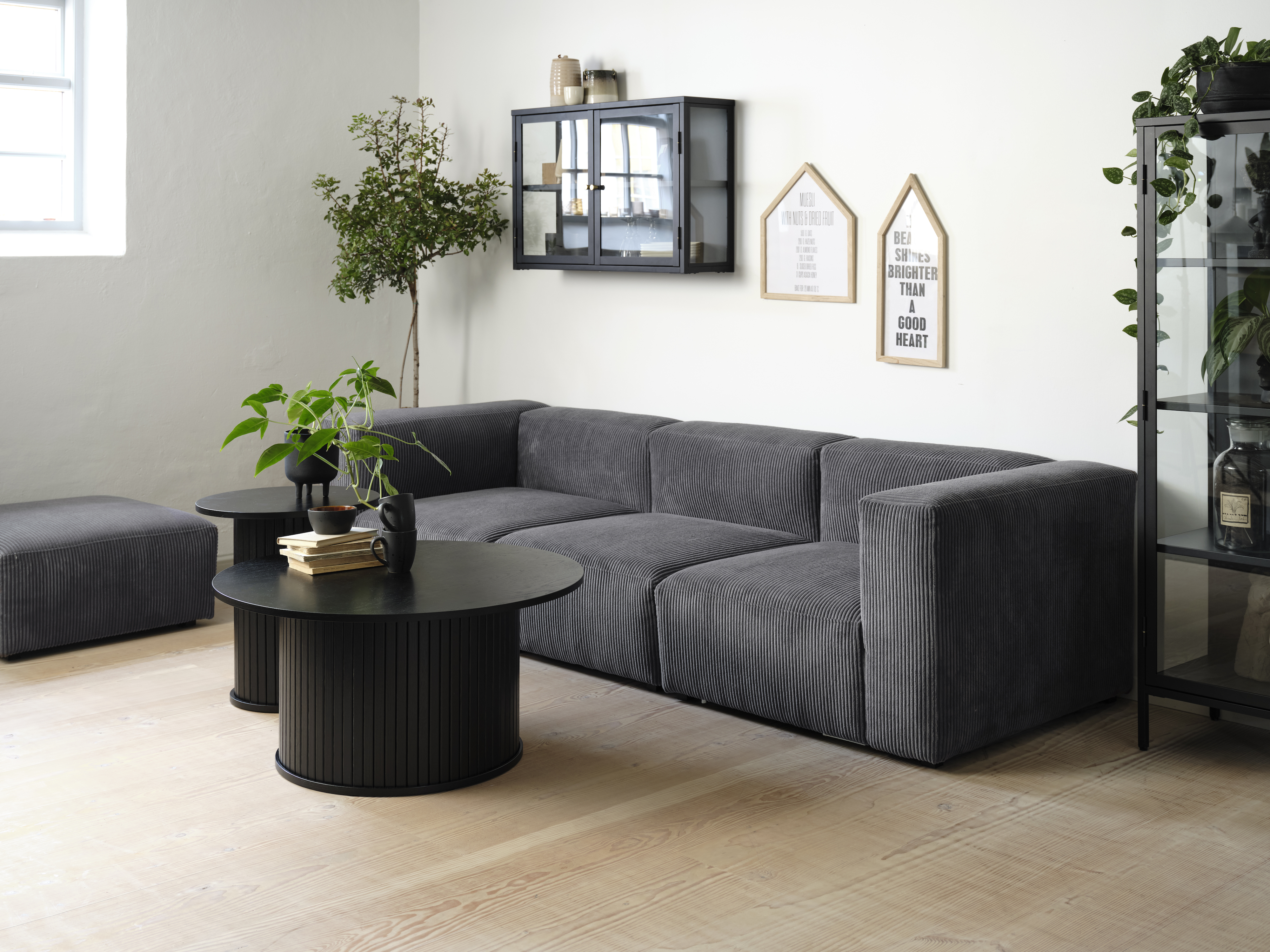 Nordic Home Dara Soffbord Ek Black Ø90