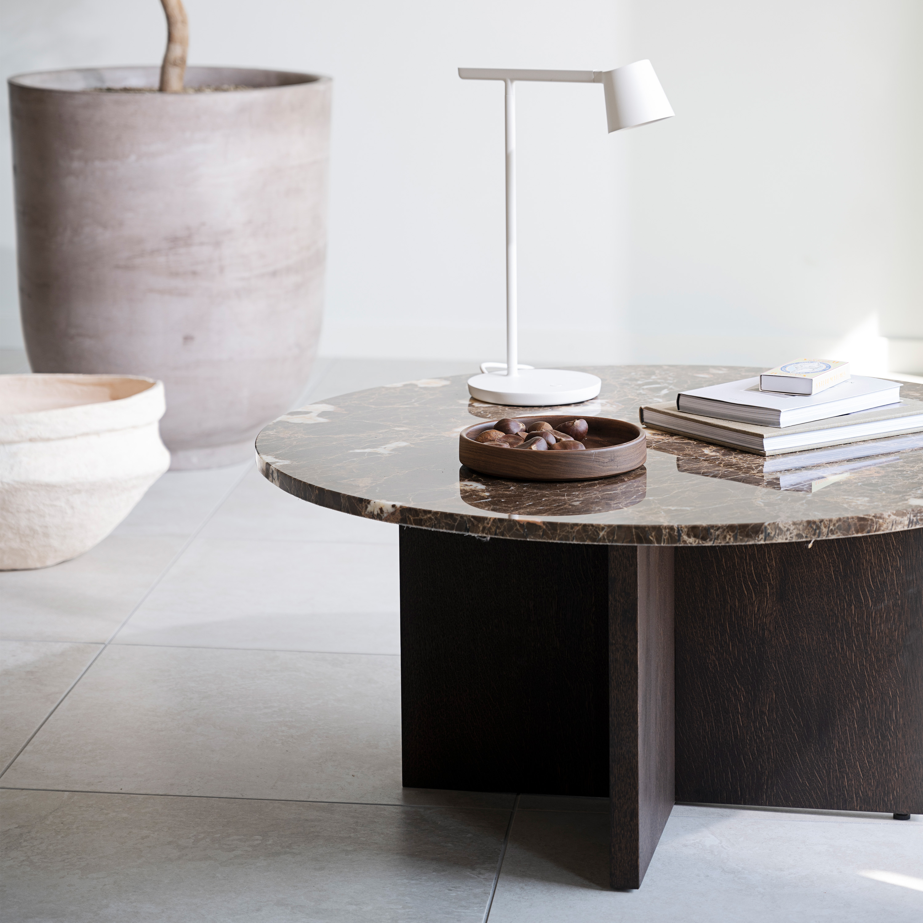 Rowico Home Brooksville Couchtisch Braun Marmor/Eiche Ø90