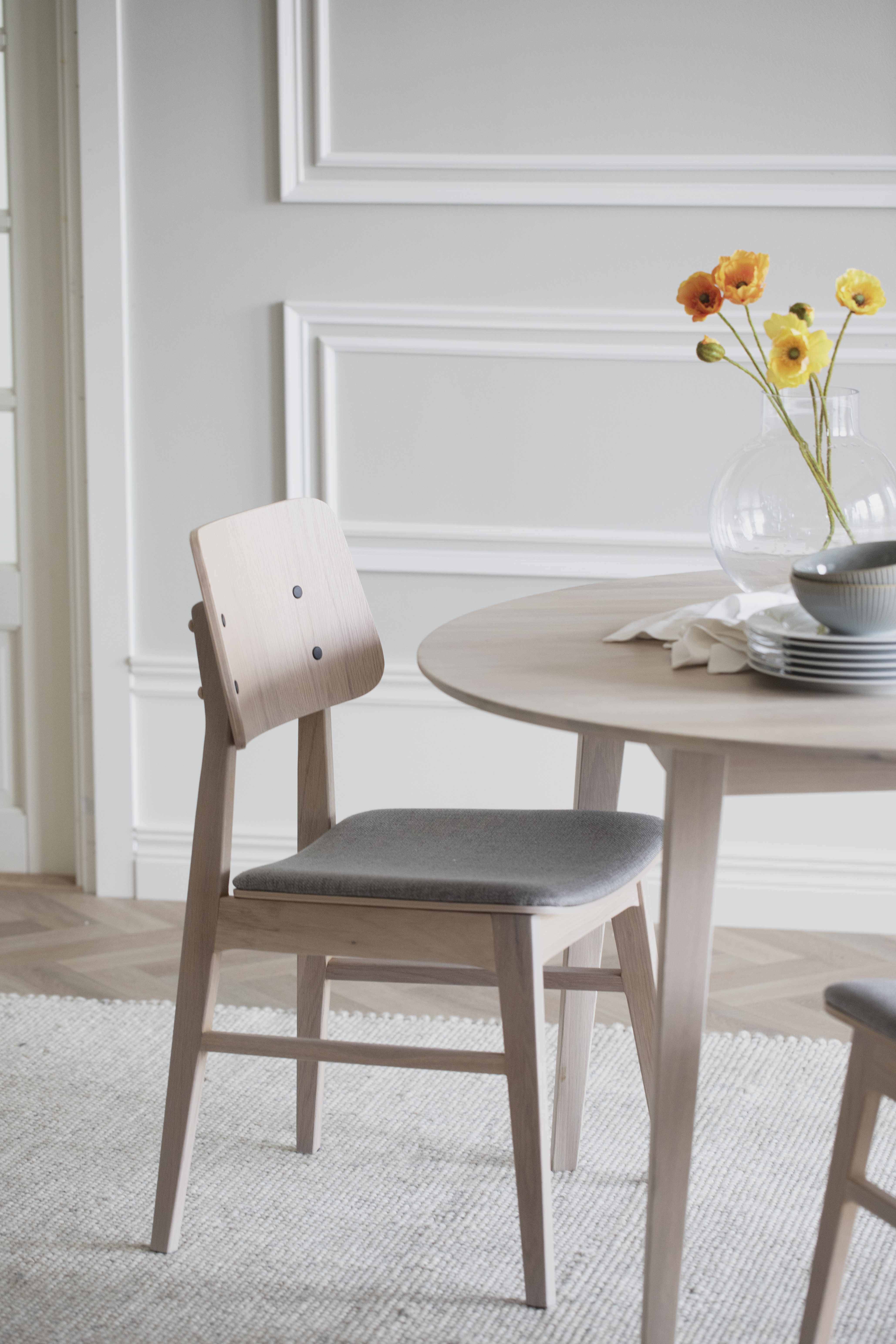 Rowico Home Nagano Matstol Vitpigmenterad/Ljusgrå