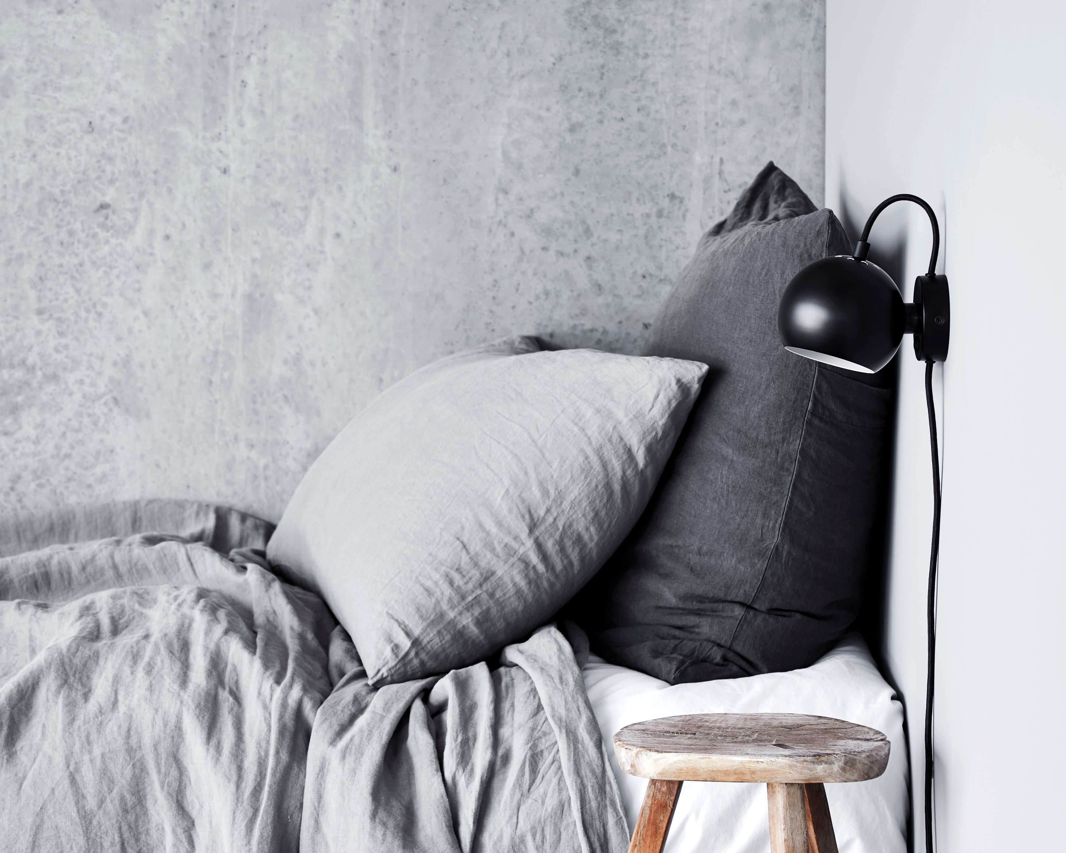 Frandsen Ball Wandleuchte Matt Schwarz Ø12