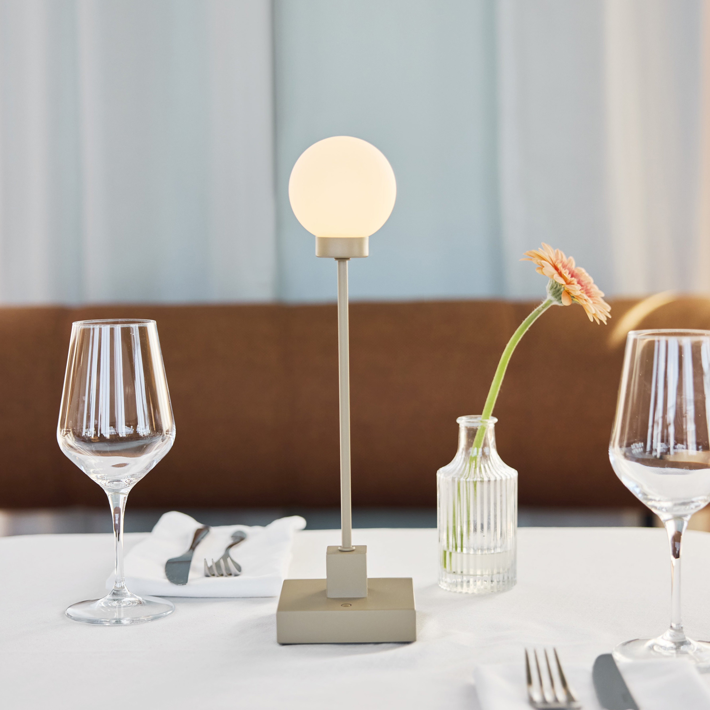 Northern Snowball Tischlampe Tragbar Greige