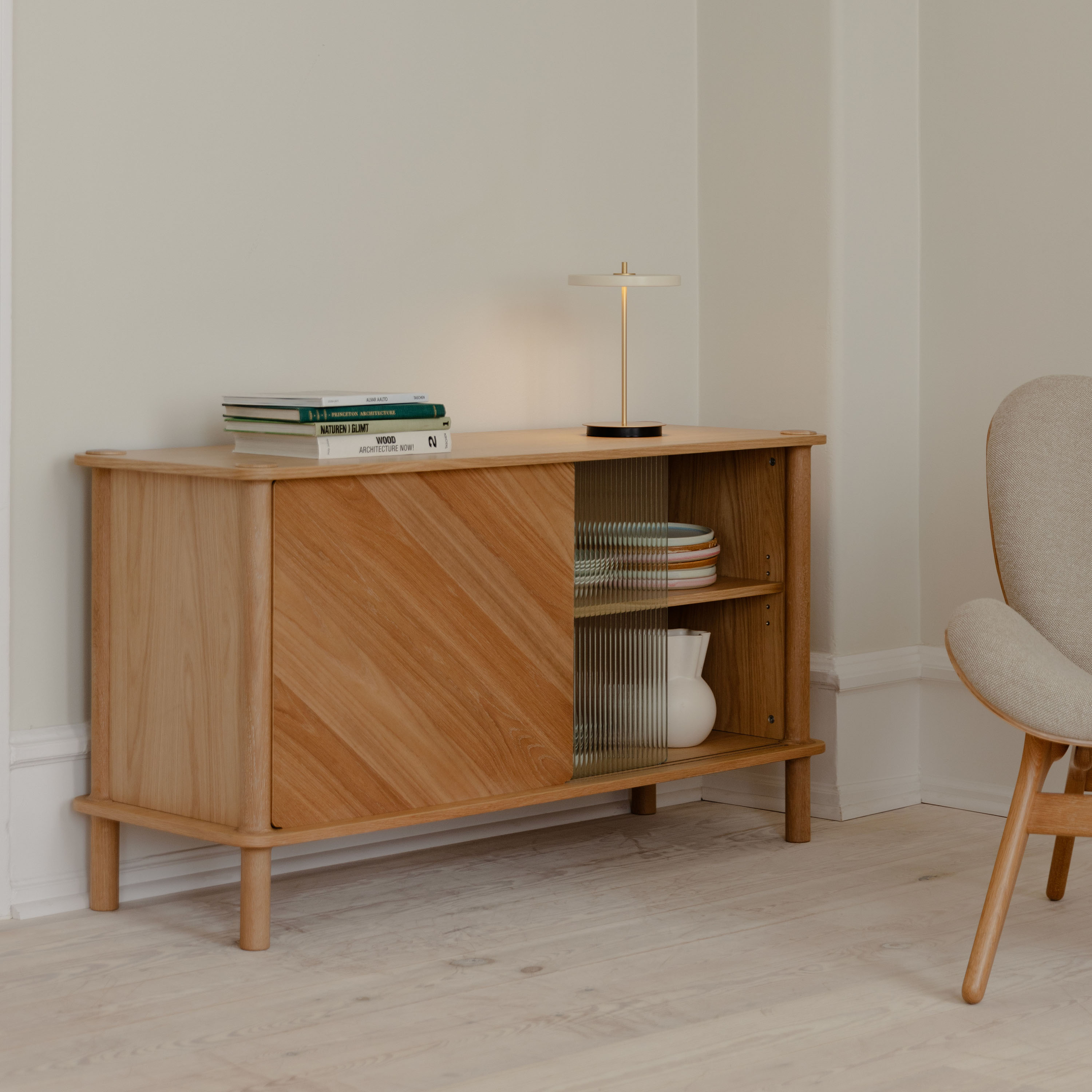 Umage Italic Sidobord 1 Dörr/1 Glasdörr Oak 135cm