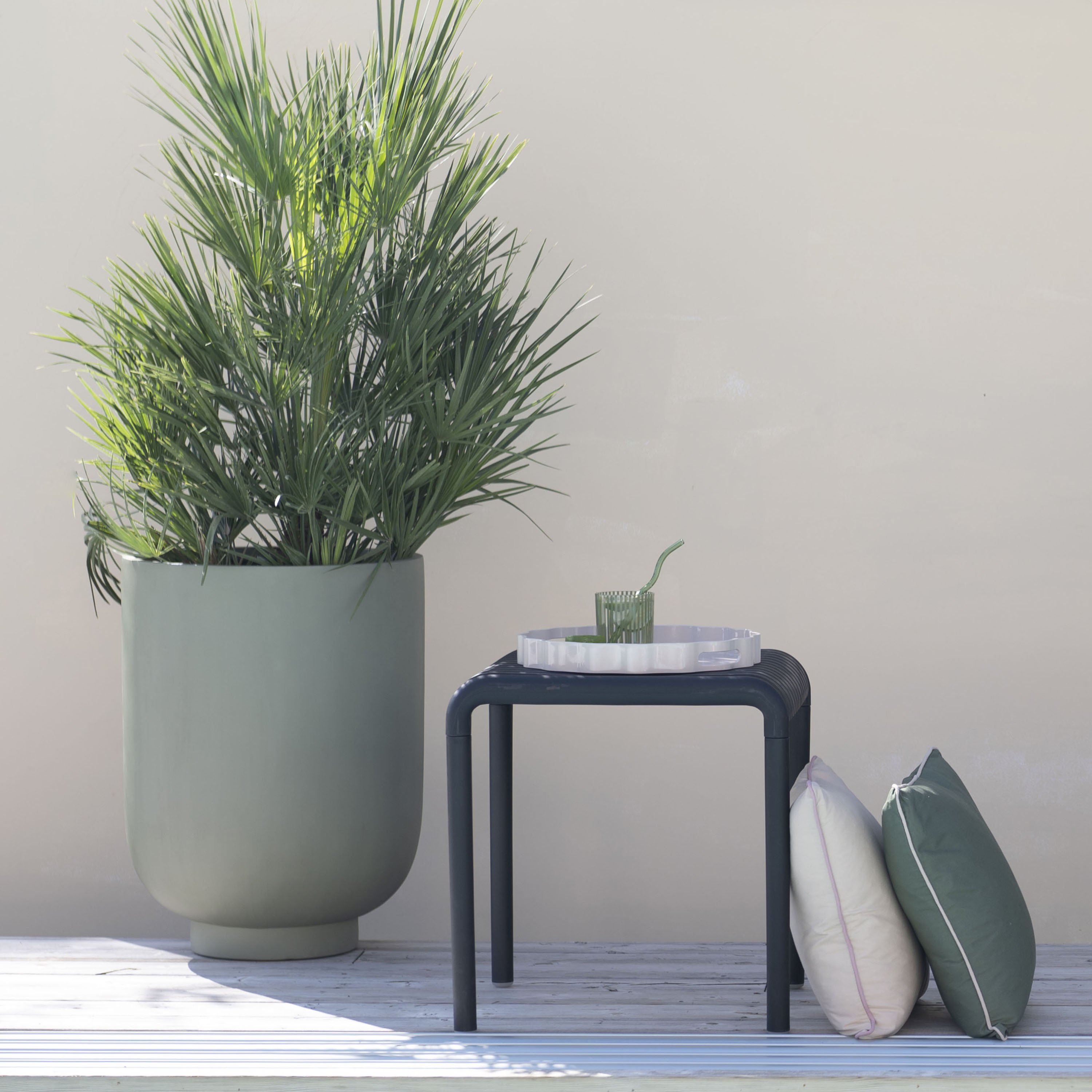 Wikholm Form Ravello sidebord Svart 48x45