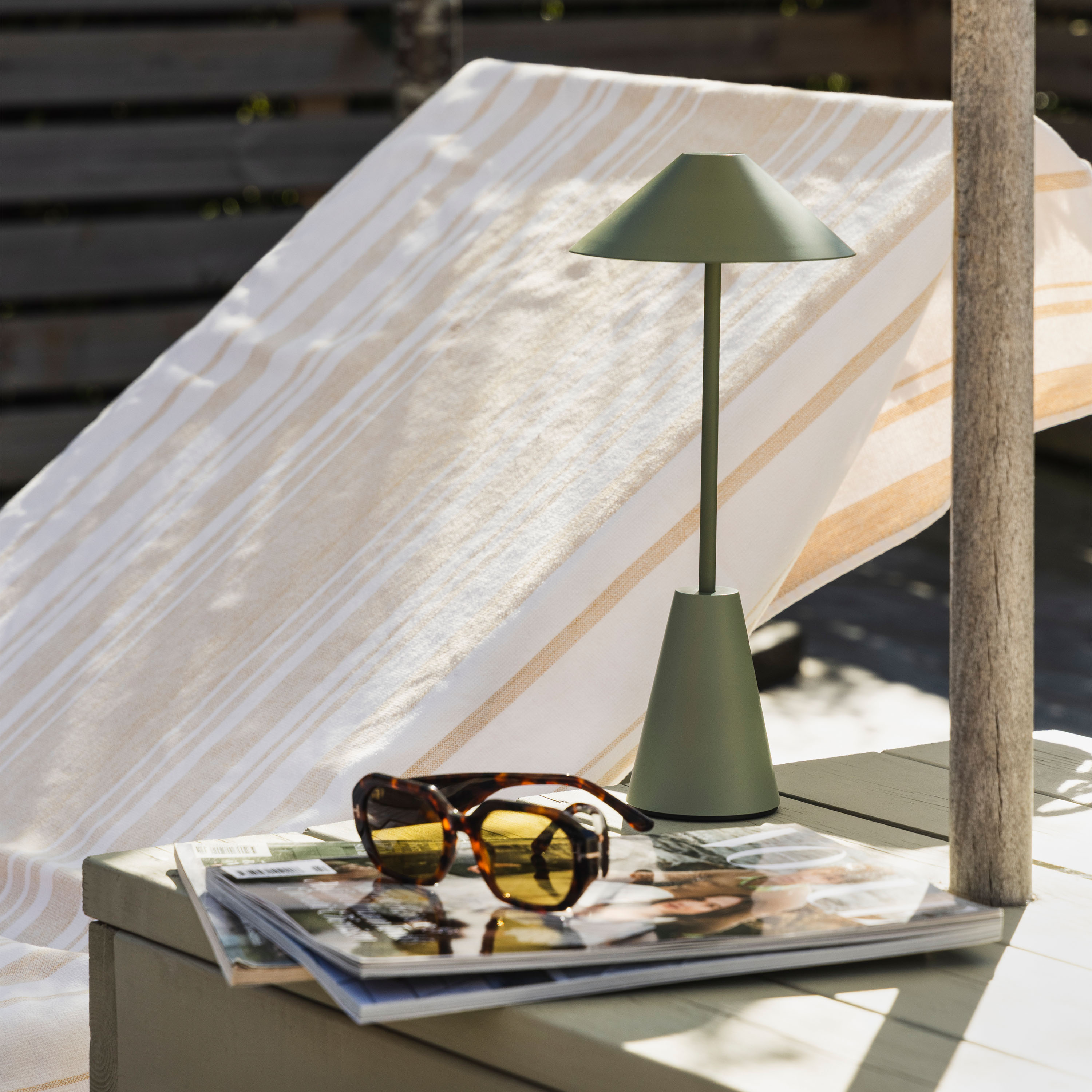 Globen Lighting Cannes Tragbare Tischlampe Moosgrün 32cm