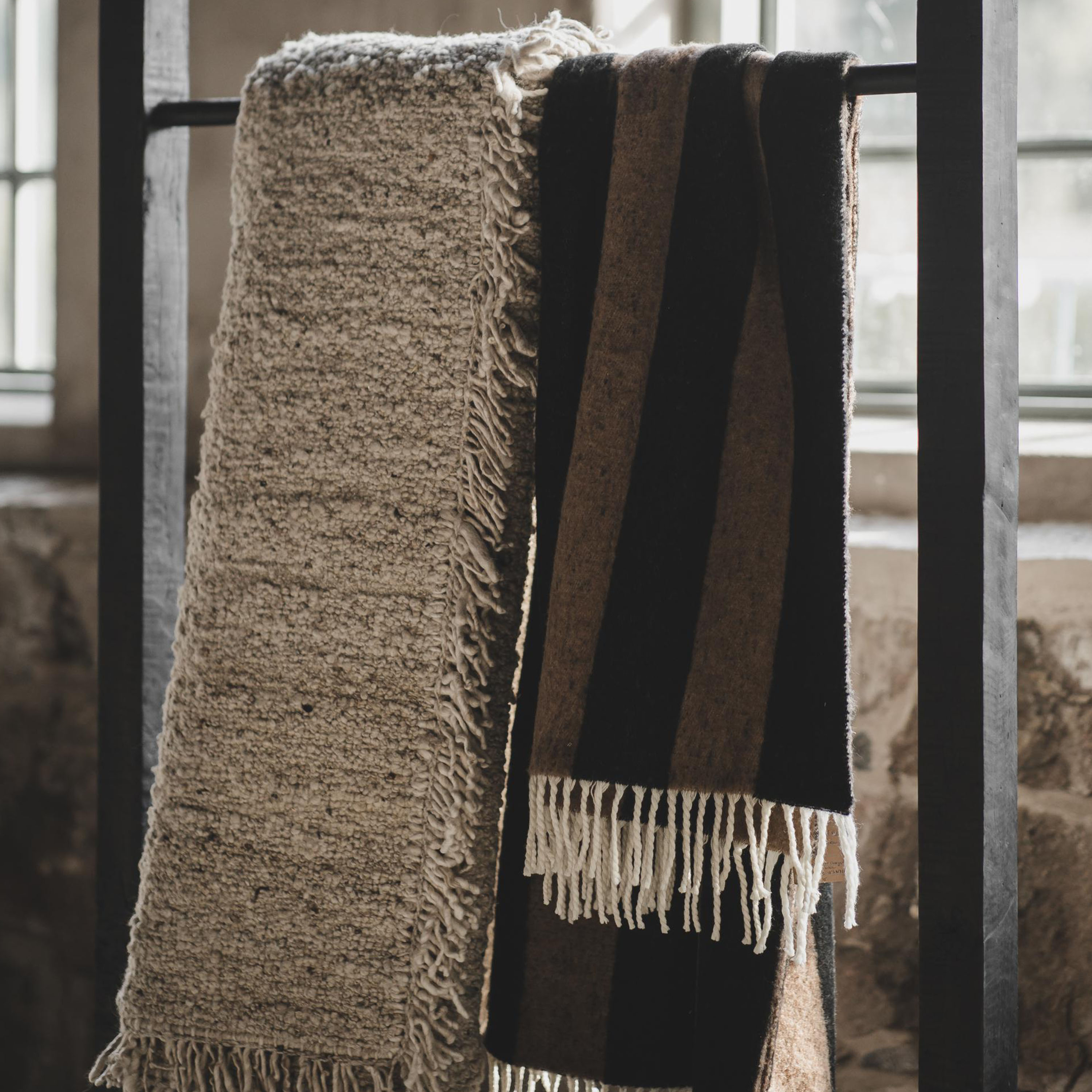 Jakobsdals Zara blockstripe pledd svart/brun 130x170