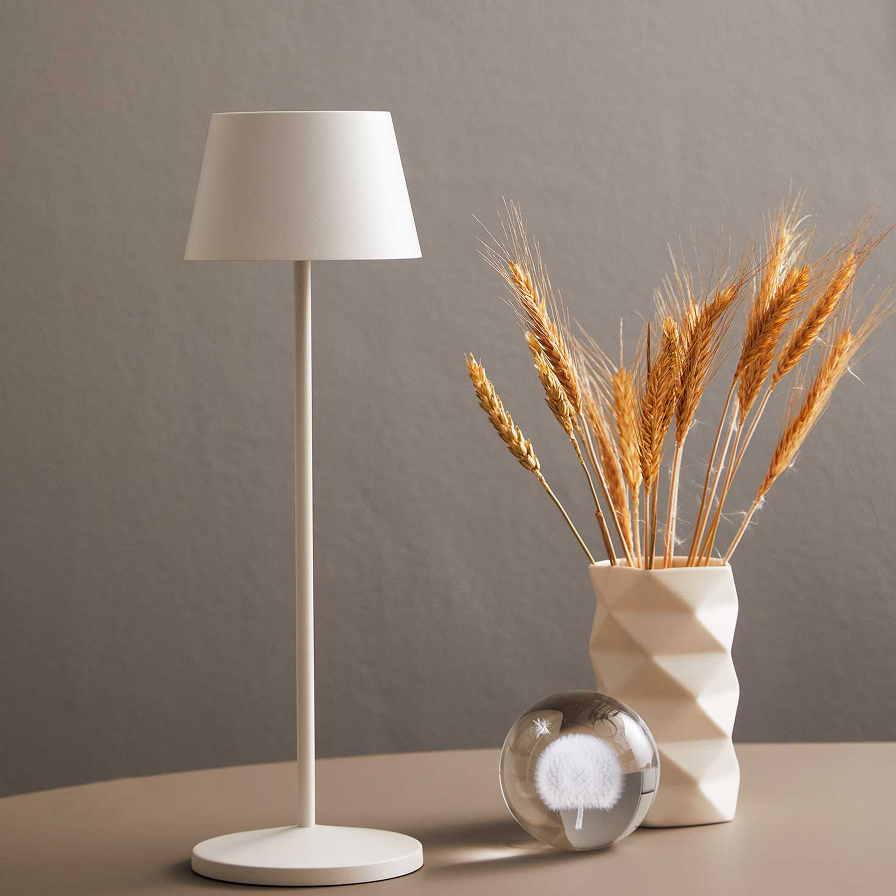 LOOM Design Modi Ladattava Pöytävalaisin White