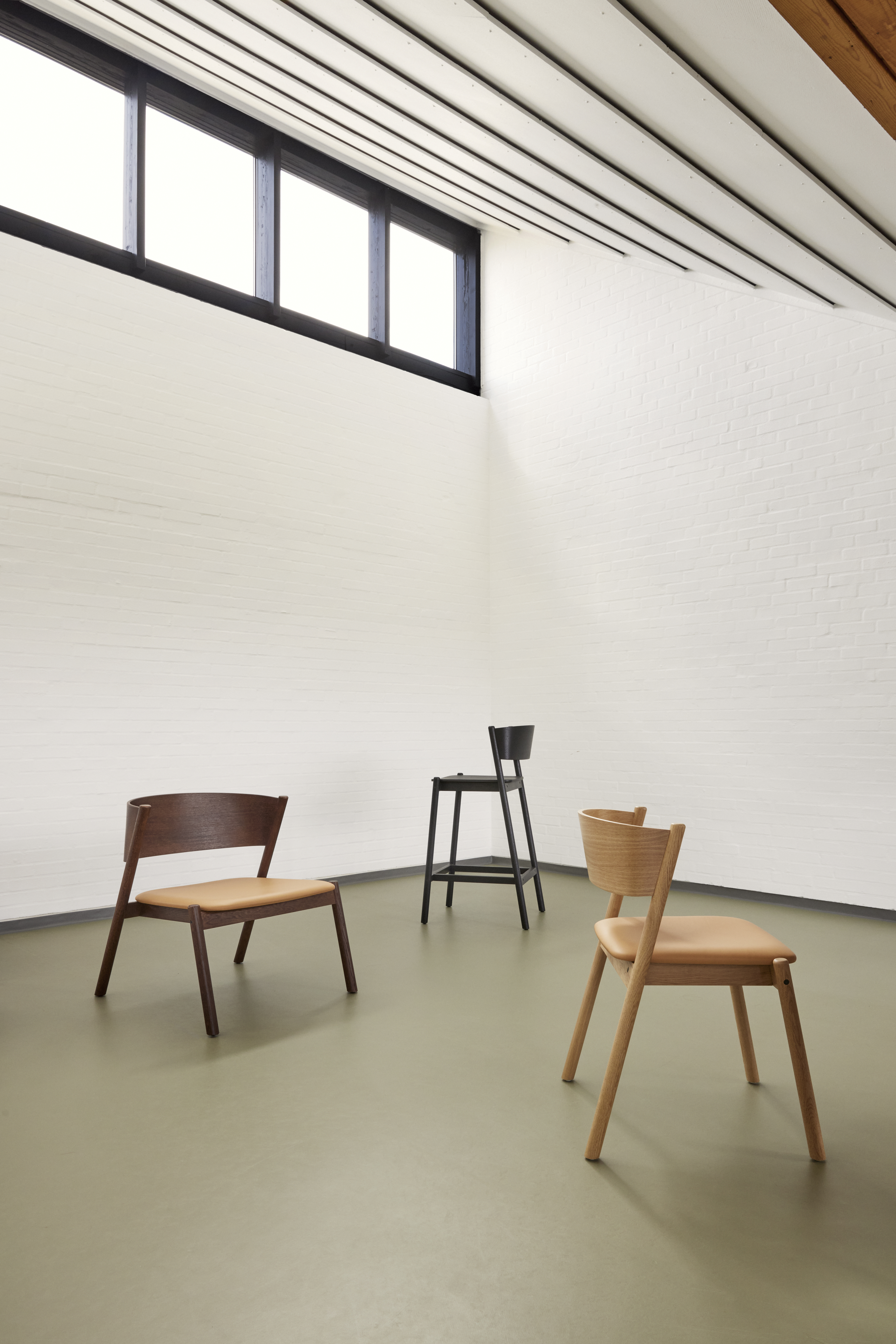 Hübsch Oblique Loungesessel Dunkelbraun