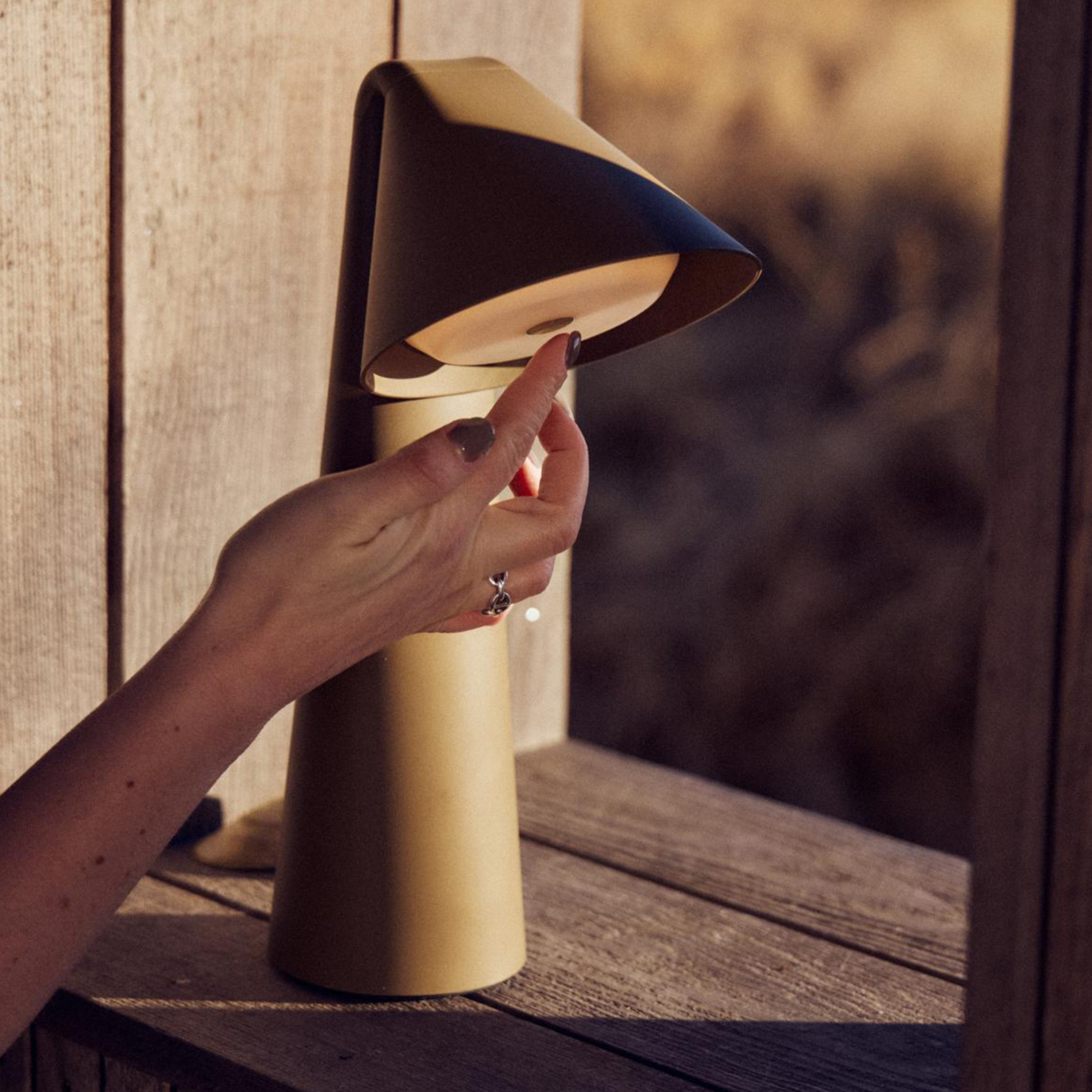 Frandsen Ami Portabel Bordslampa Olive Stone 31cm