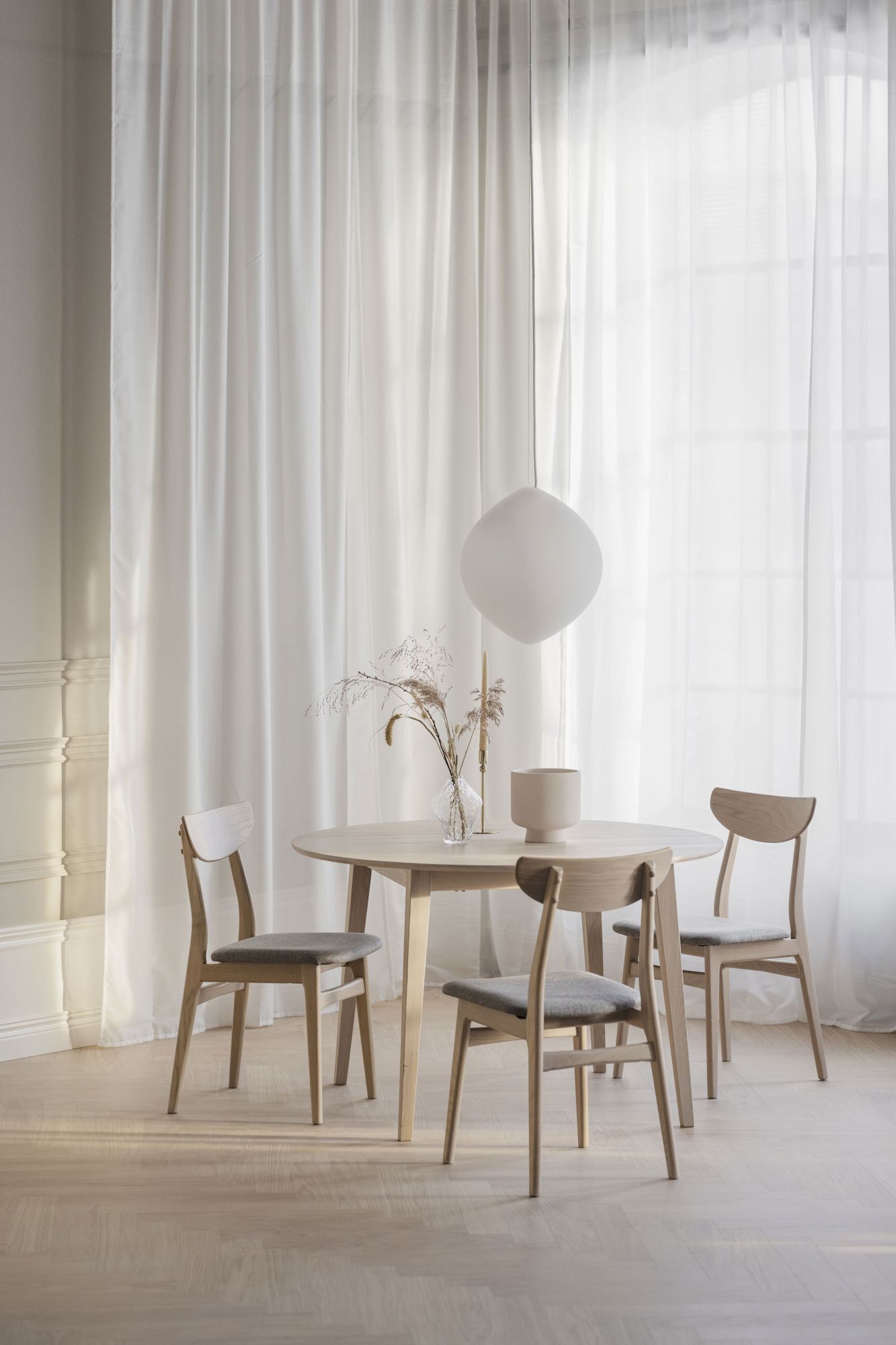 Rowico Home Rodham Matstol Vitpigment Ek/Ljusgrå