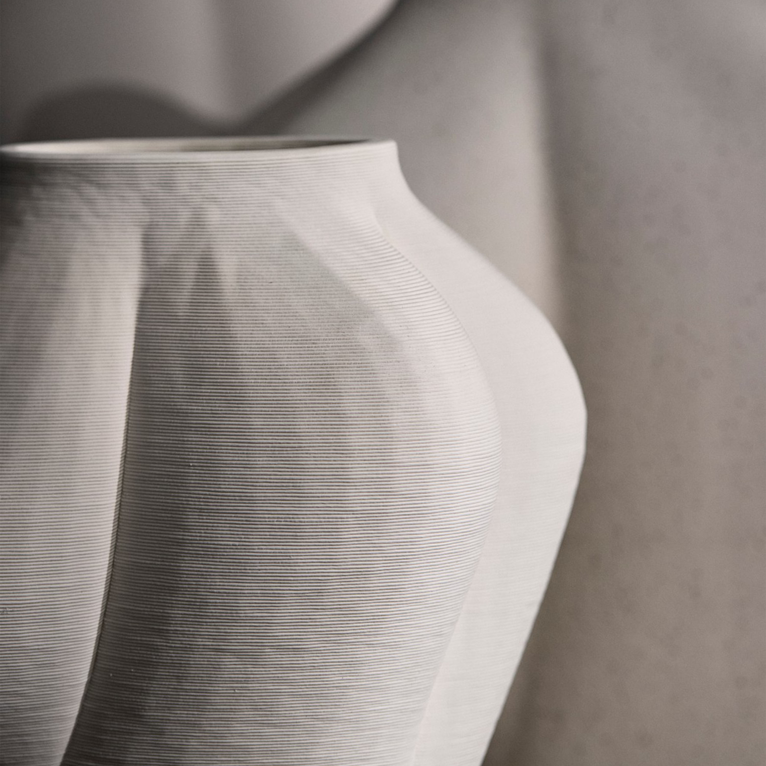 AYTM Saltare Vase Taupe Wide