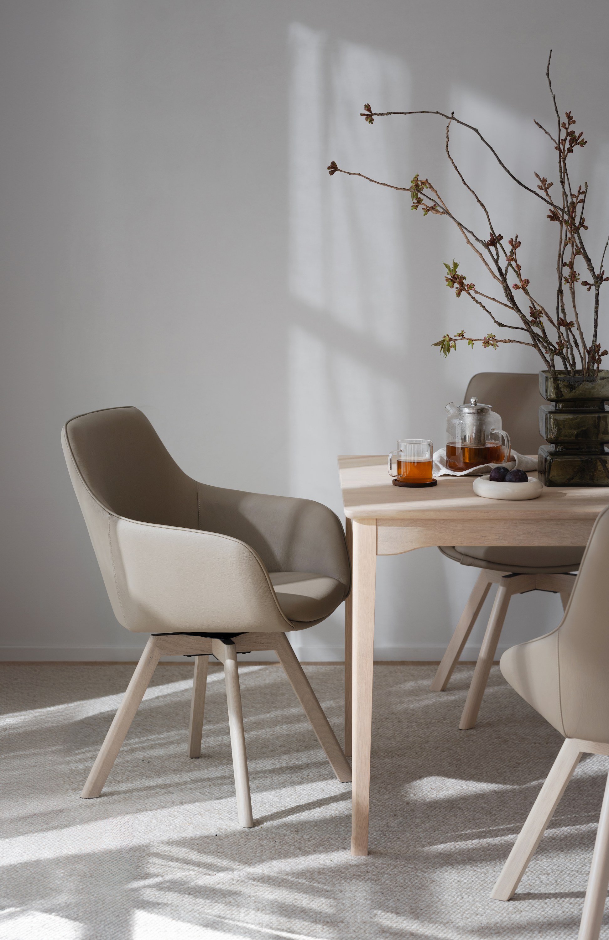 Rowico Home Alison Karmstol Beige Läder/Vitpigmenterad
