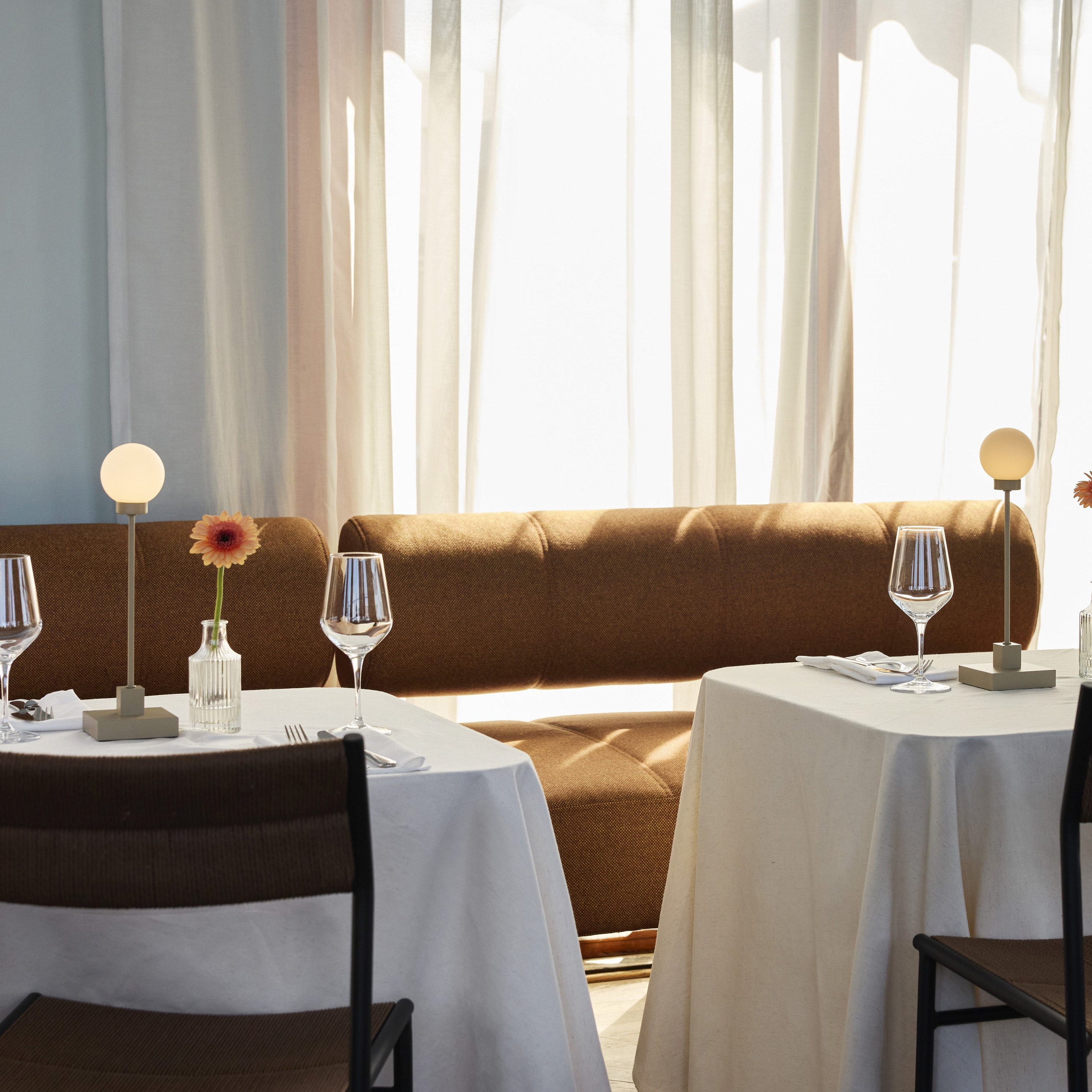 Northern Snowball Tischlampe Tragbar Greige