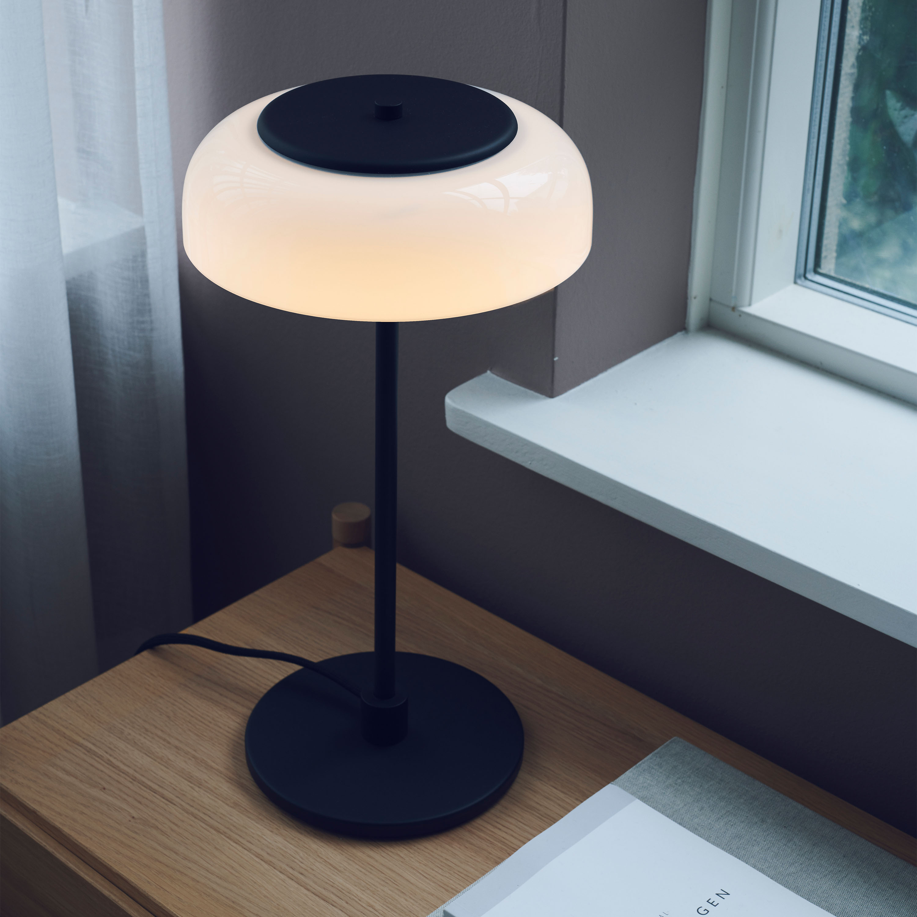 Nuura Blossi Bordslampa Black/Opal Small