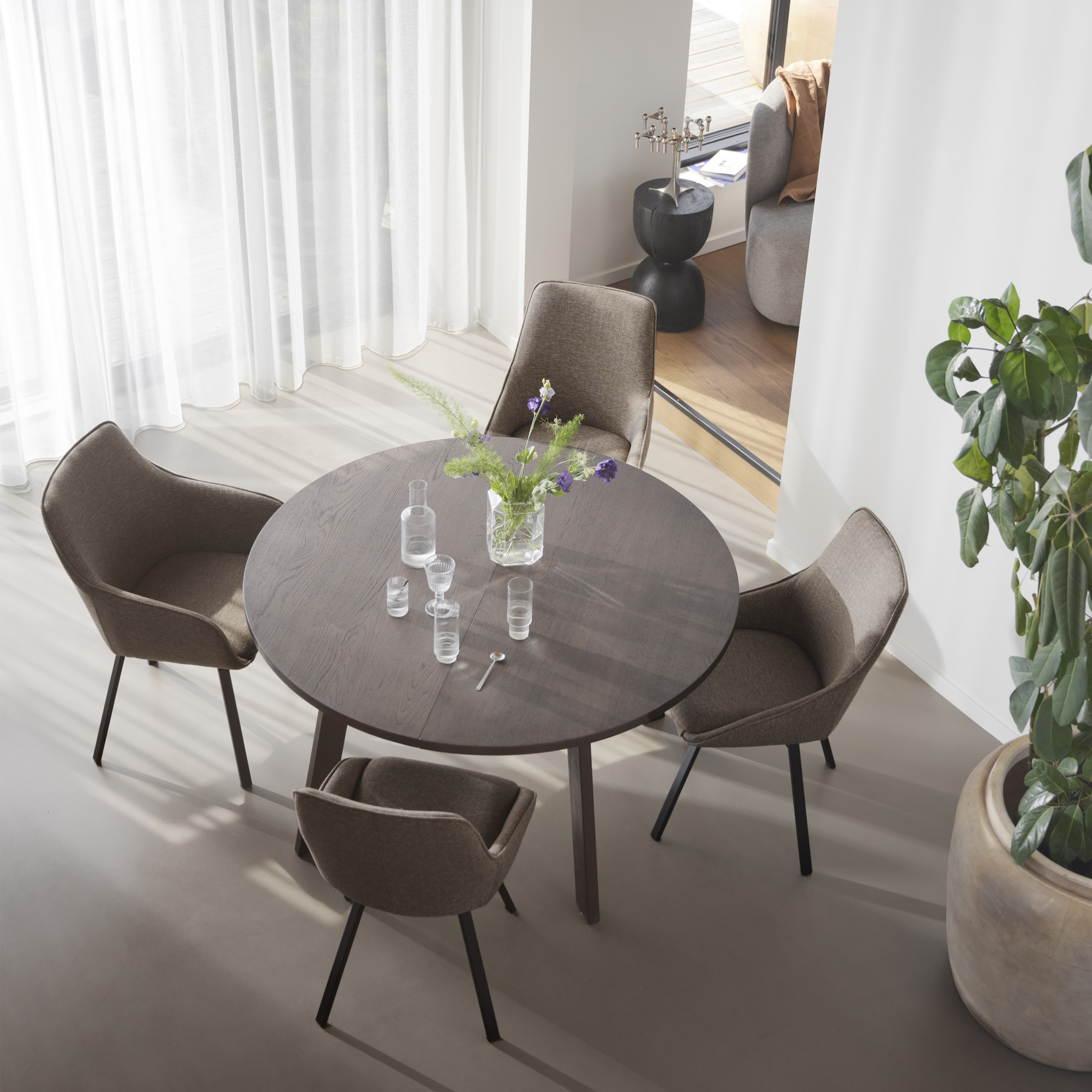 Rowico Home Alison Matstol Mörkbeige/Svart