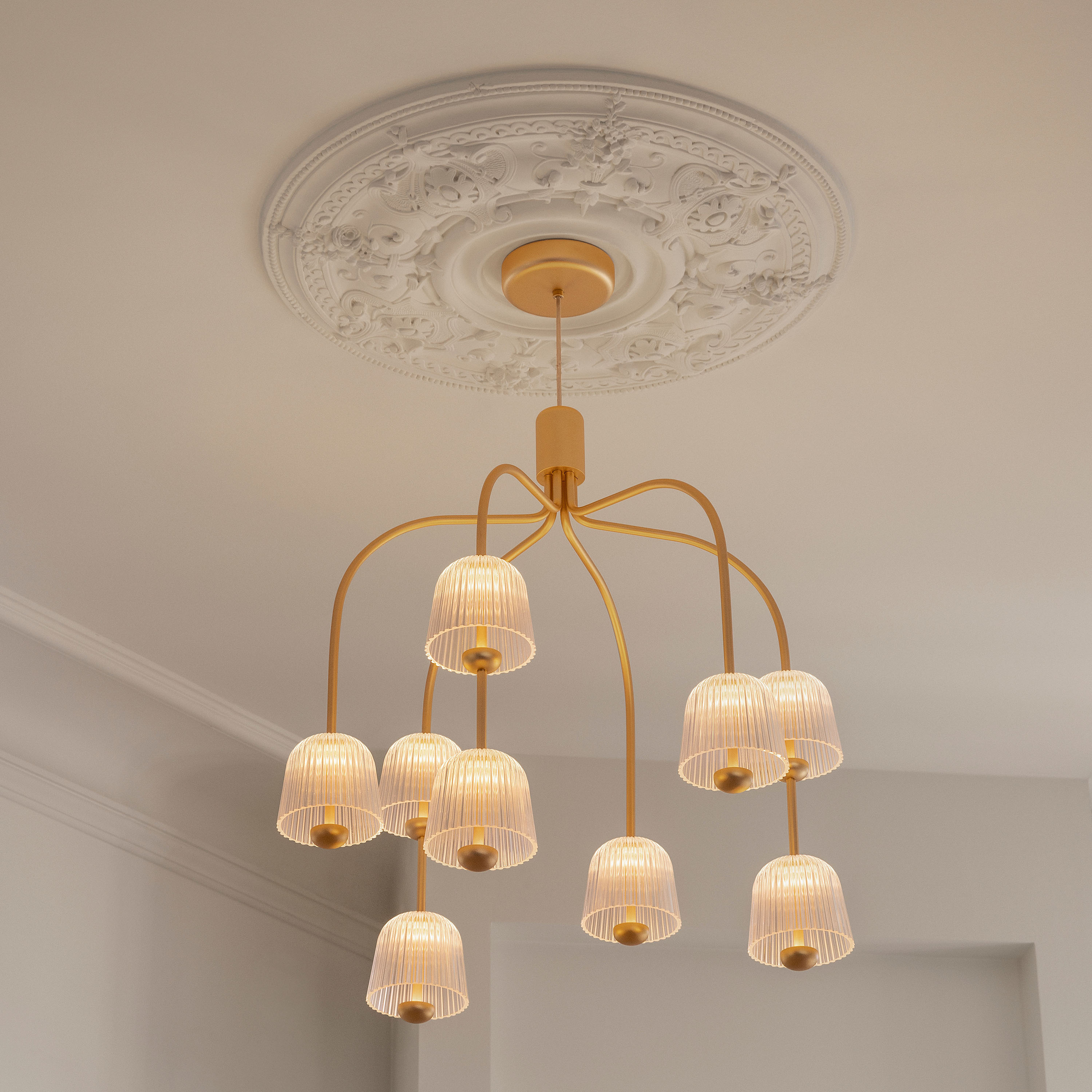 Nuura Asteea 9 Taklampa Satin Brass/Ripple Clear
