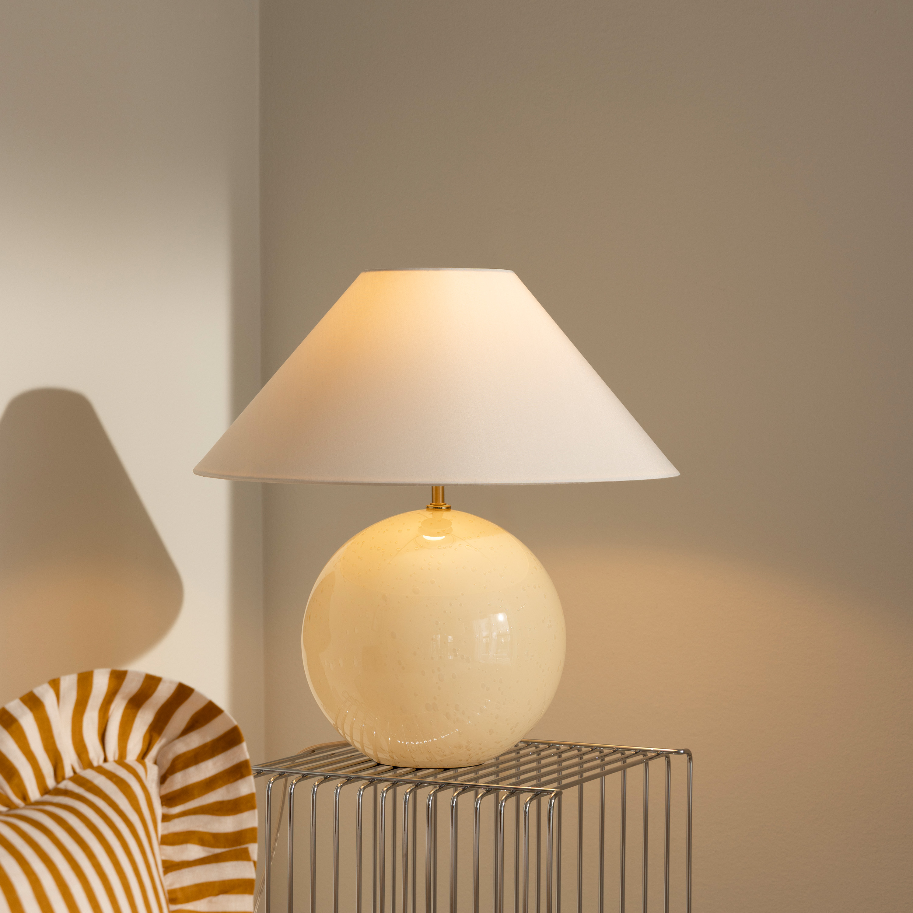 Globen Lighting Iris Pöytävalaisin Kermanvalkoinen 45cm