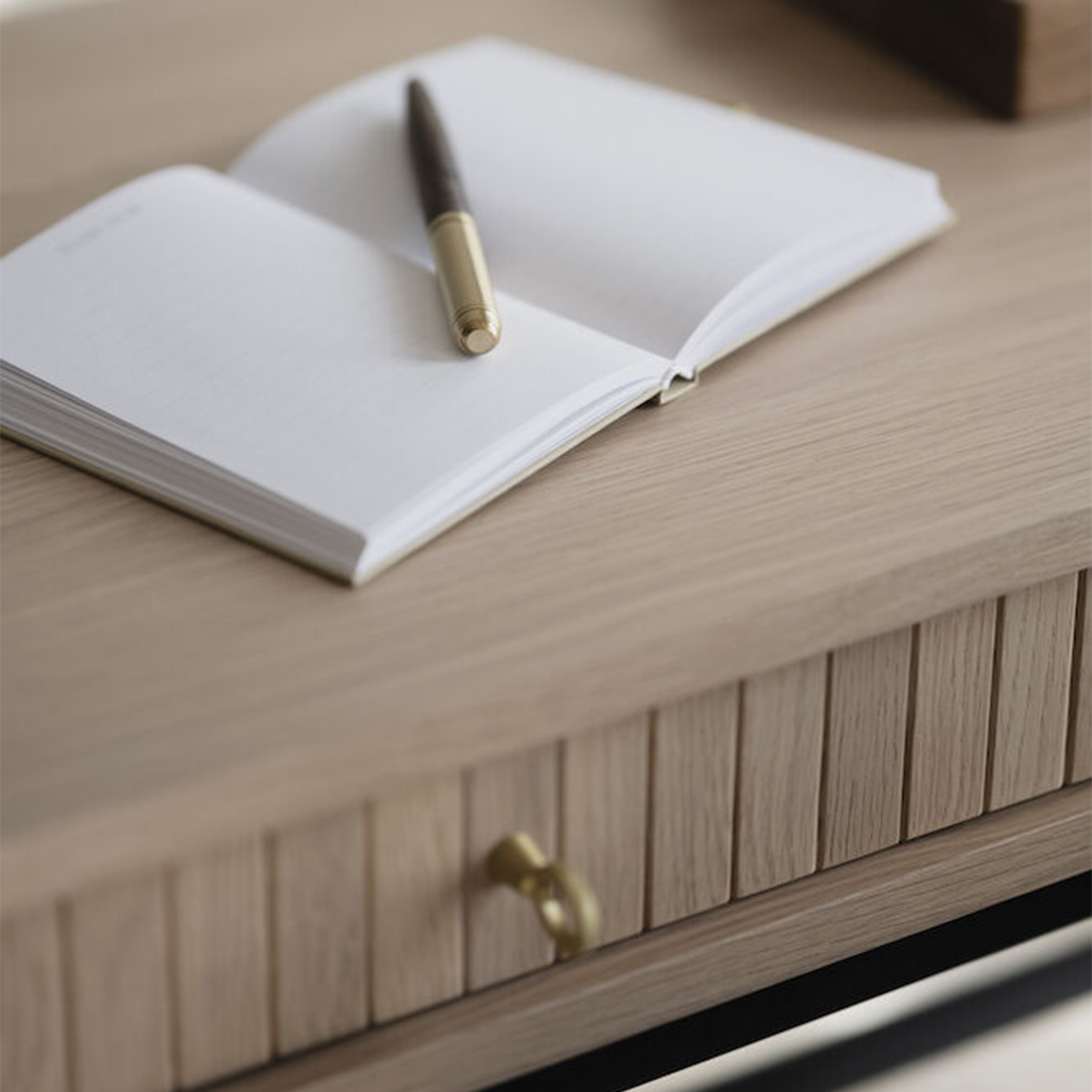 Rowico Home Haddington Konsolentisch Weiß pigmentiert/Schwarz 142cm