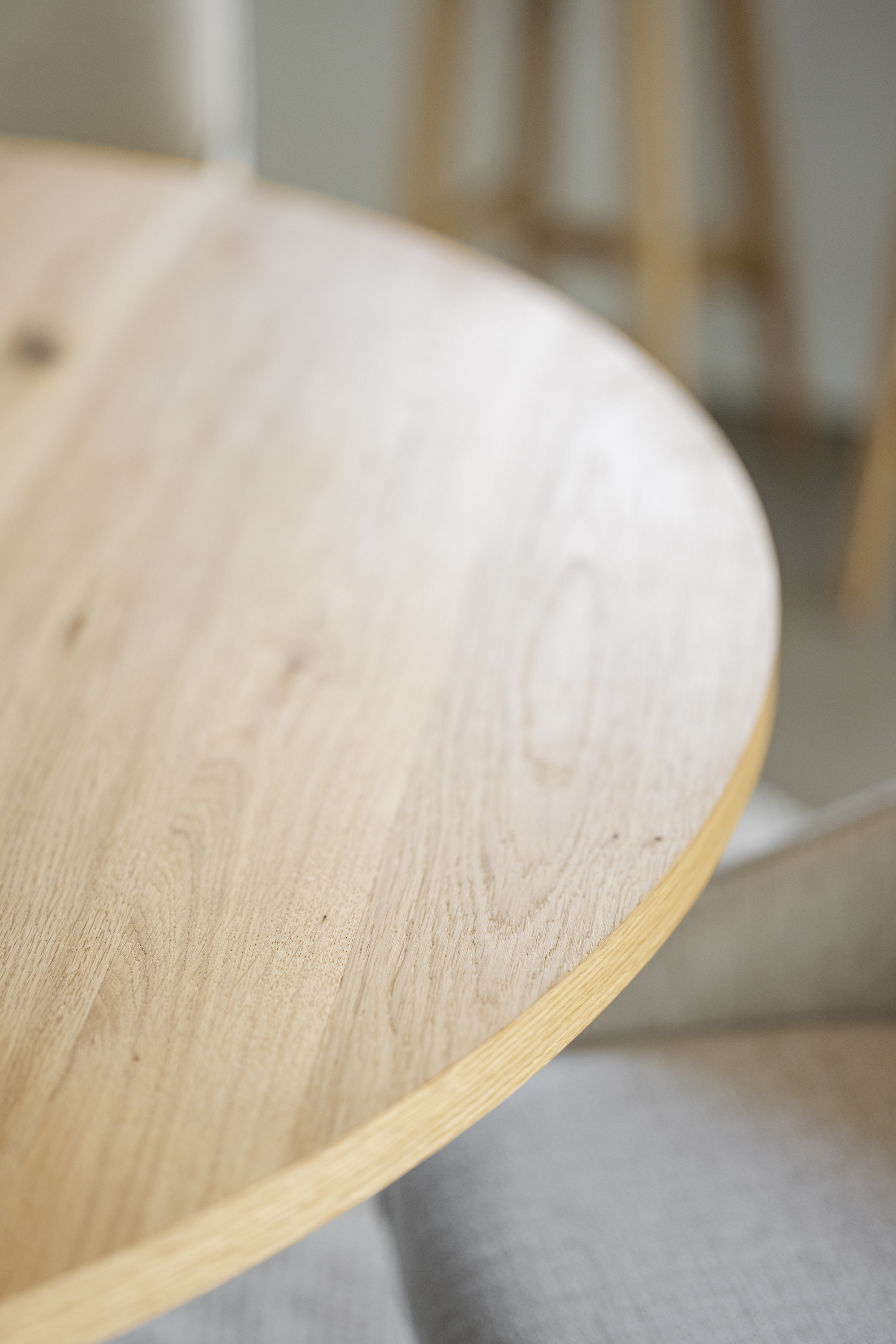 Rowico Home Maddock Esstisch Eiche/Schwarz Ø135