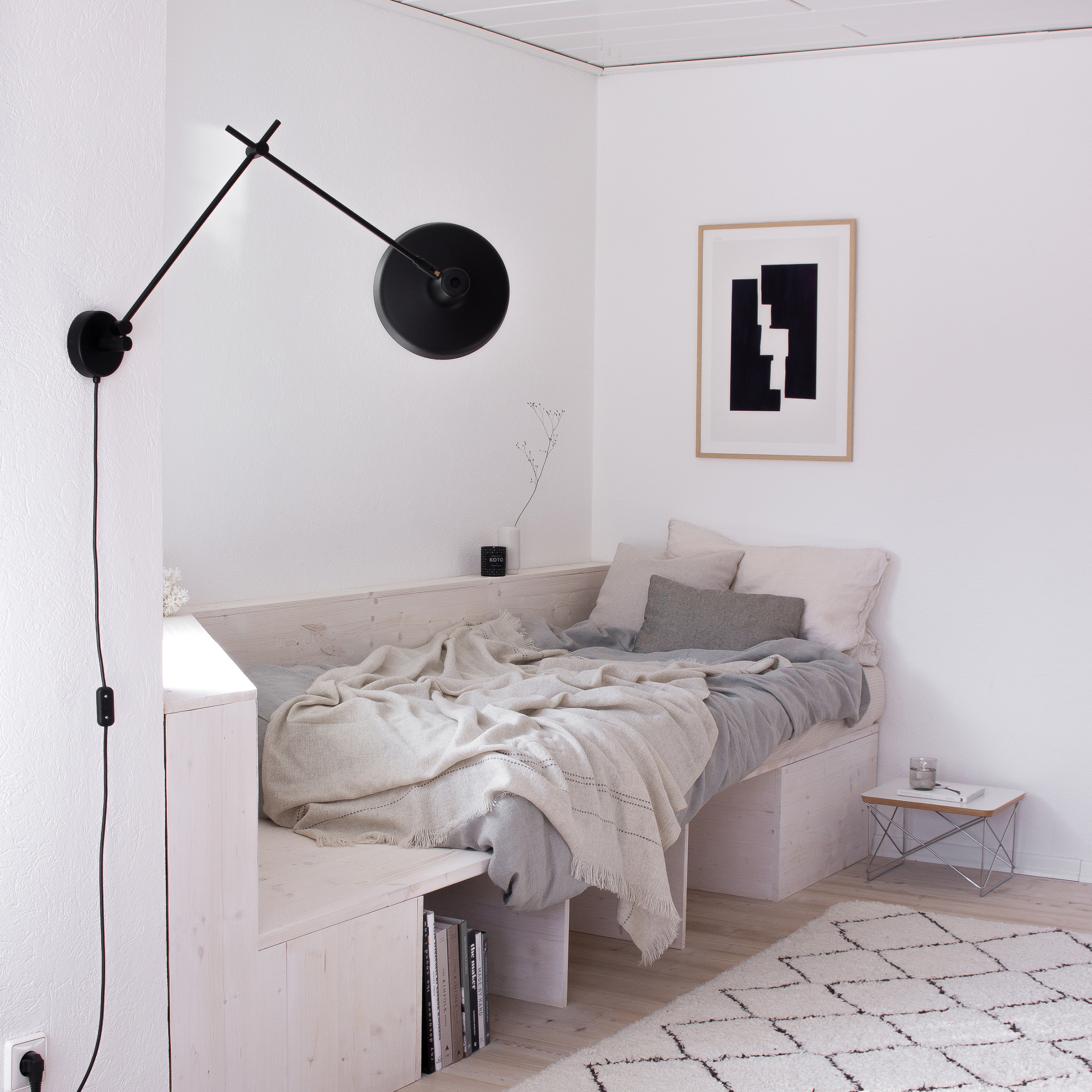 Grupa Arigato Seinävalaisin Black