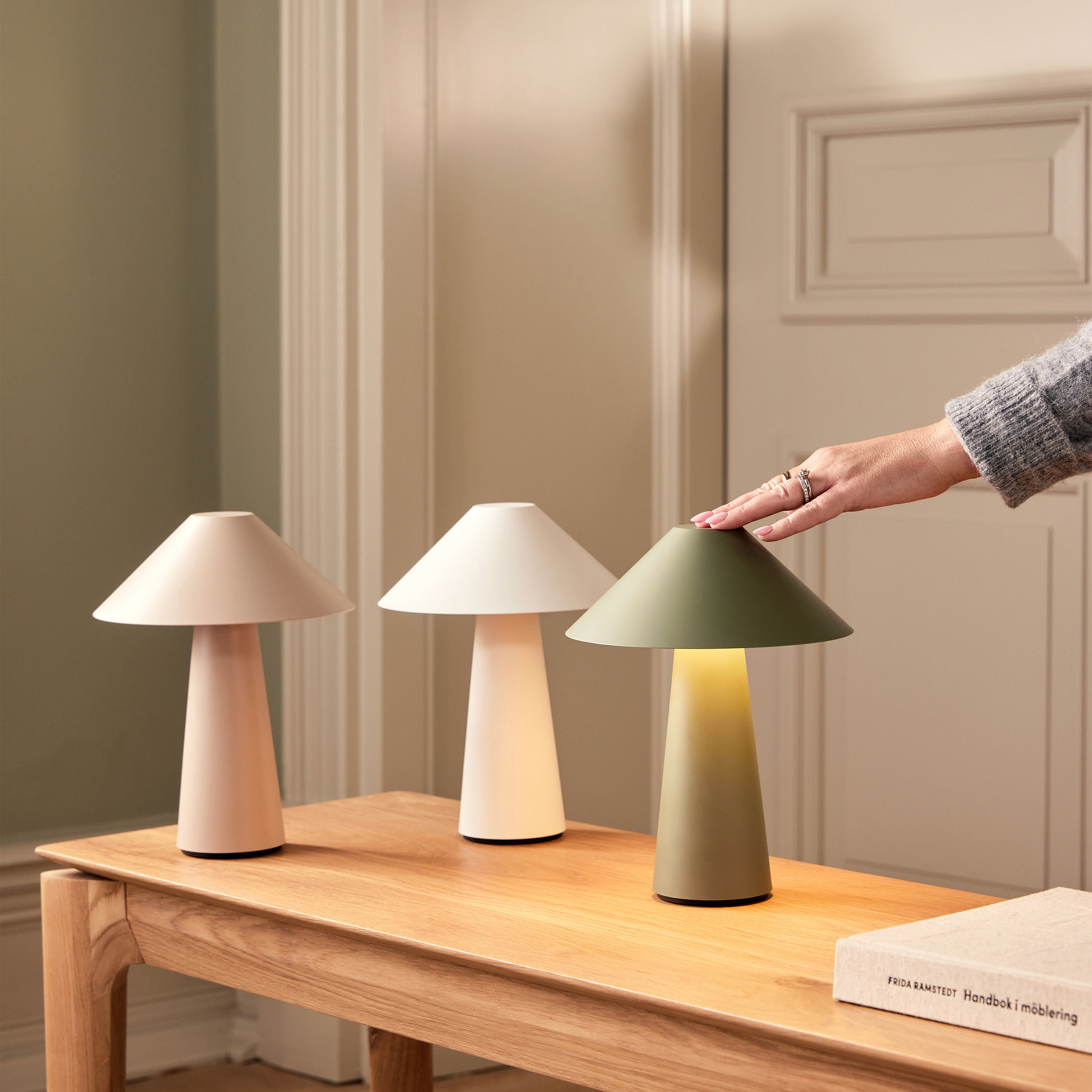 Globen Lighting Cannes Portabel Bordslampa Vit 26cm