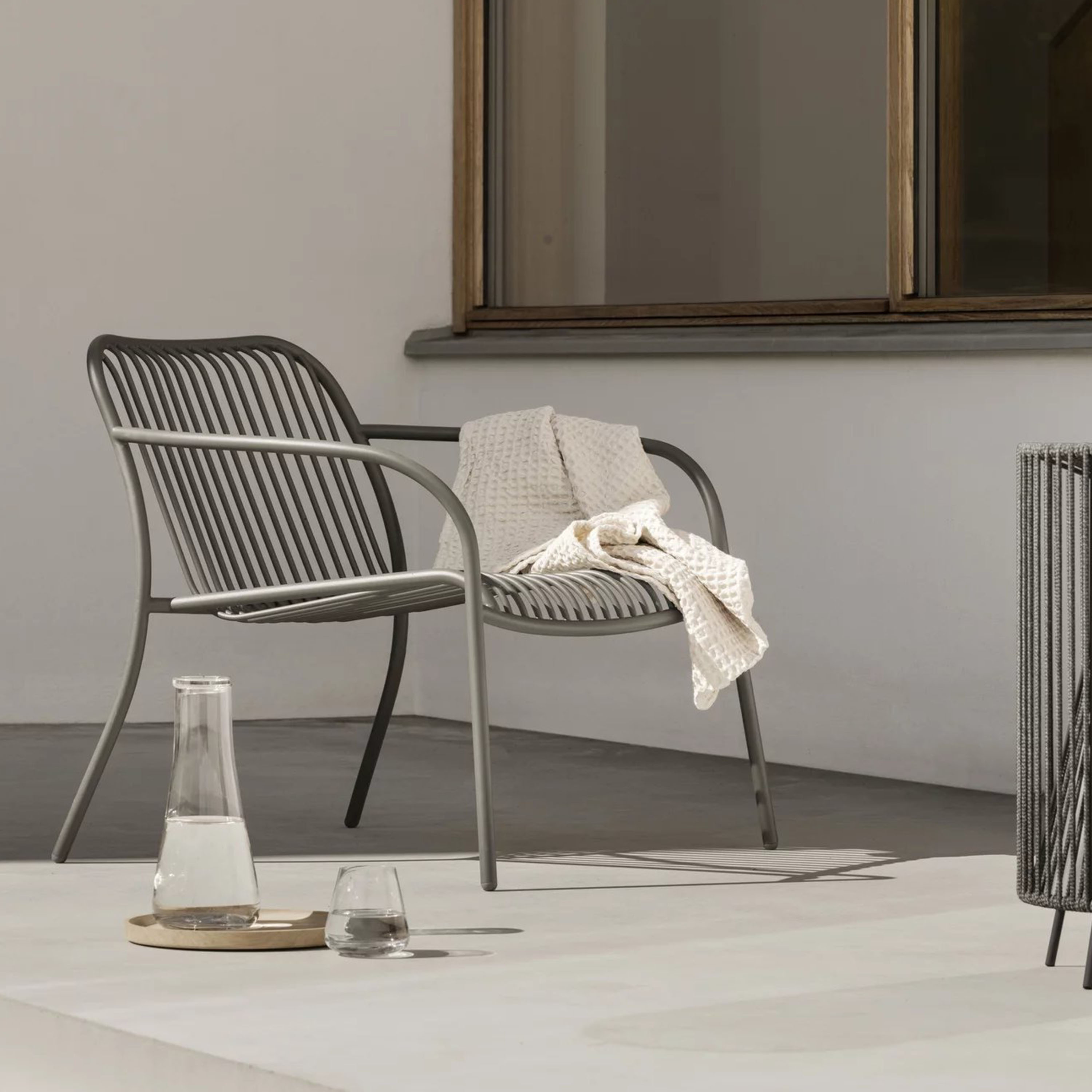 Blomus Yua Wire Utendørs Loungestol Granite Gray