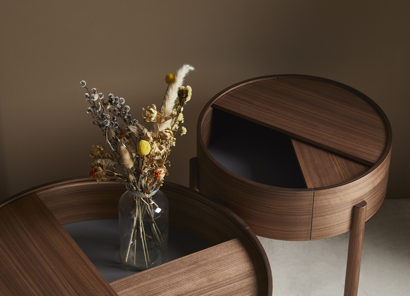 Woud Arc Soffbord Walnut Ø66