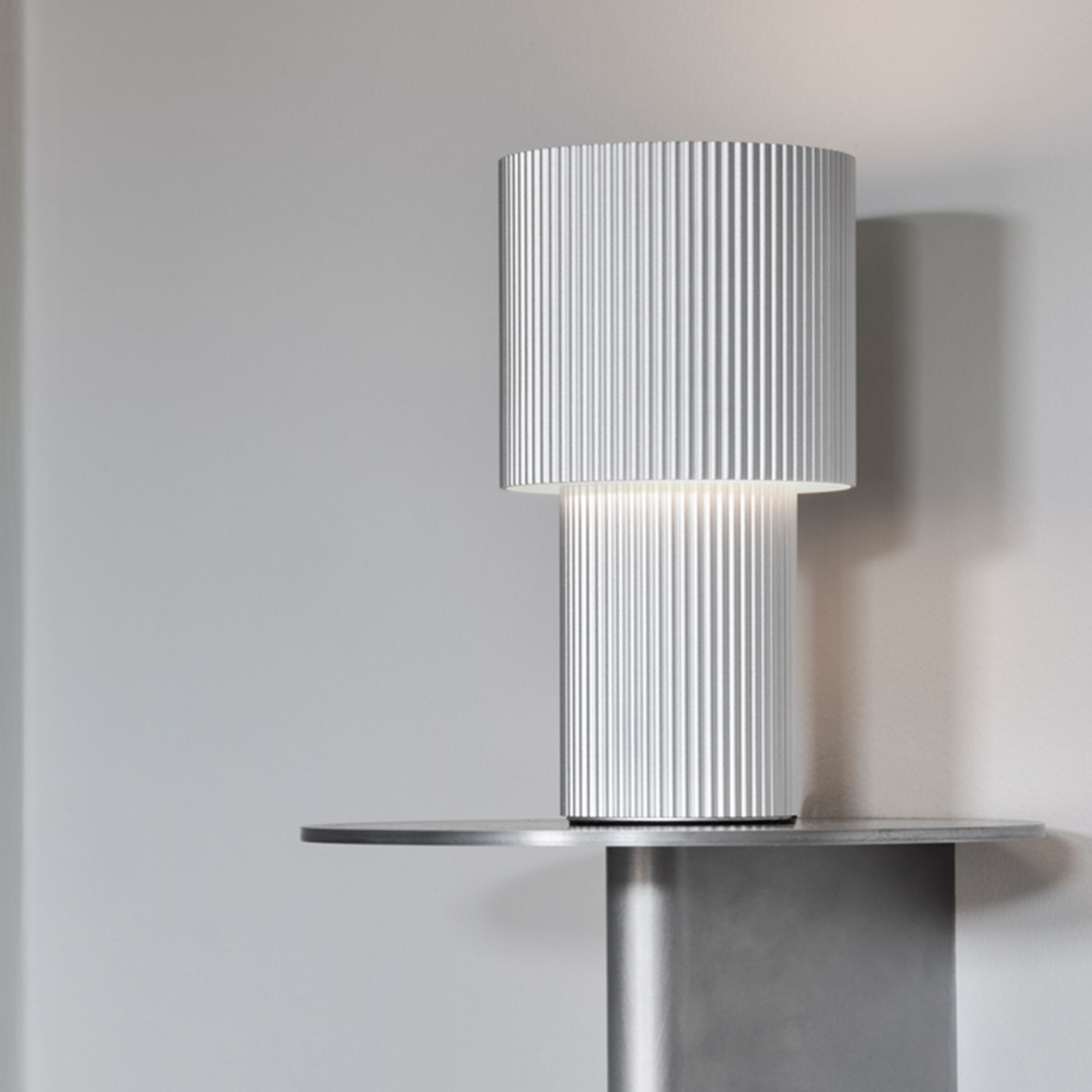 Herstal Iluma Tragbare Tischlampe Silber 22cm
