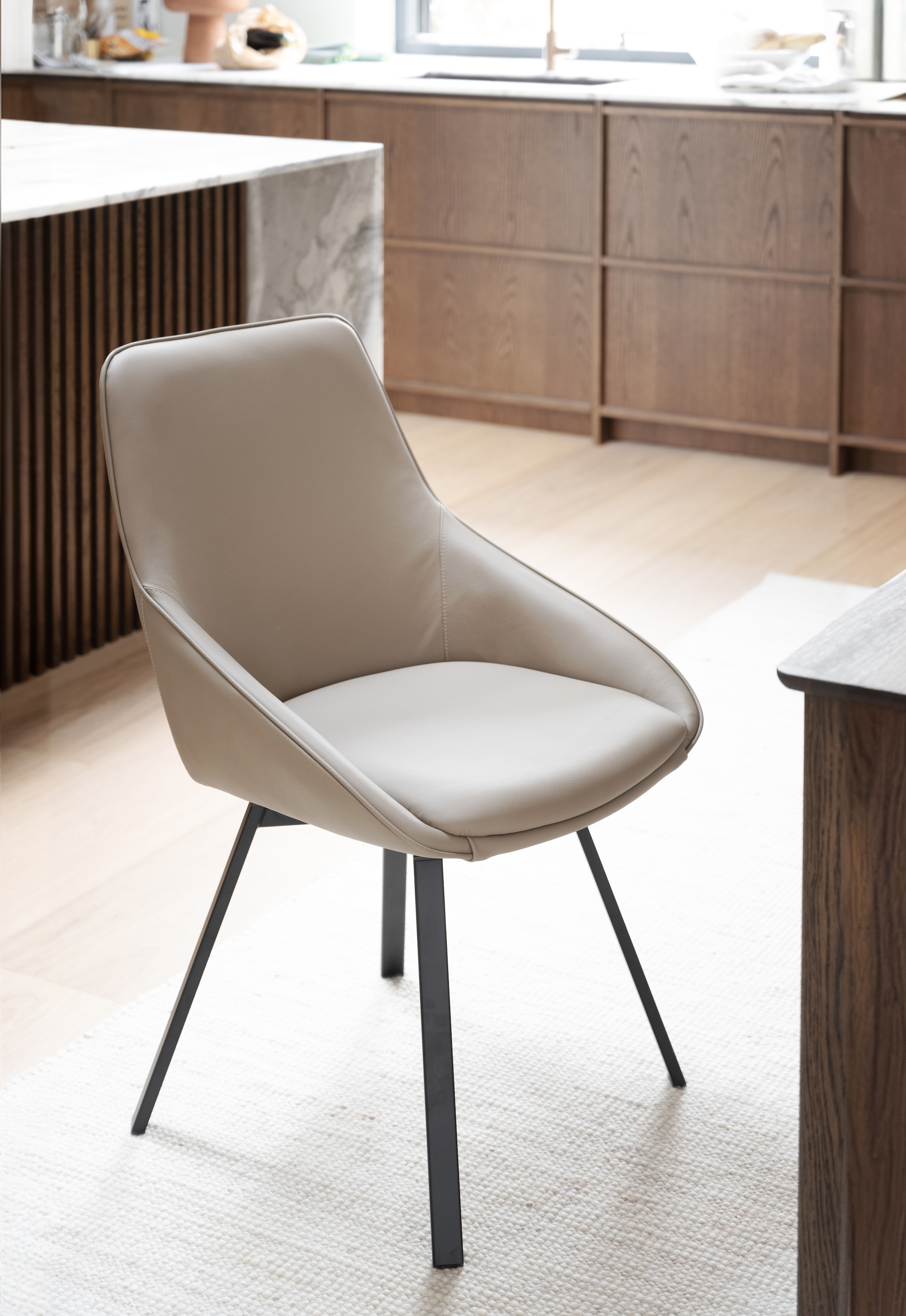 Rowico Home Alison Matstol Beige Läder/Svart