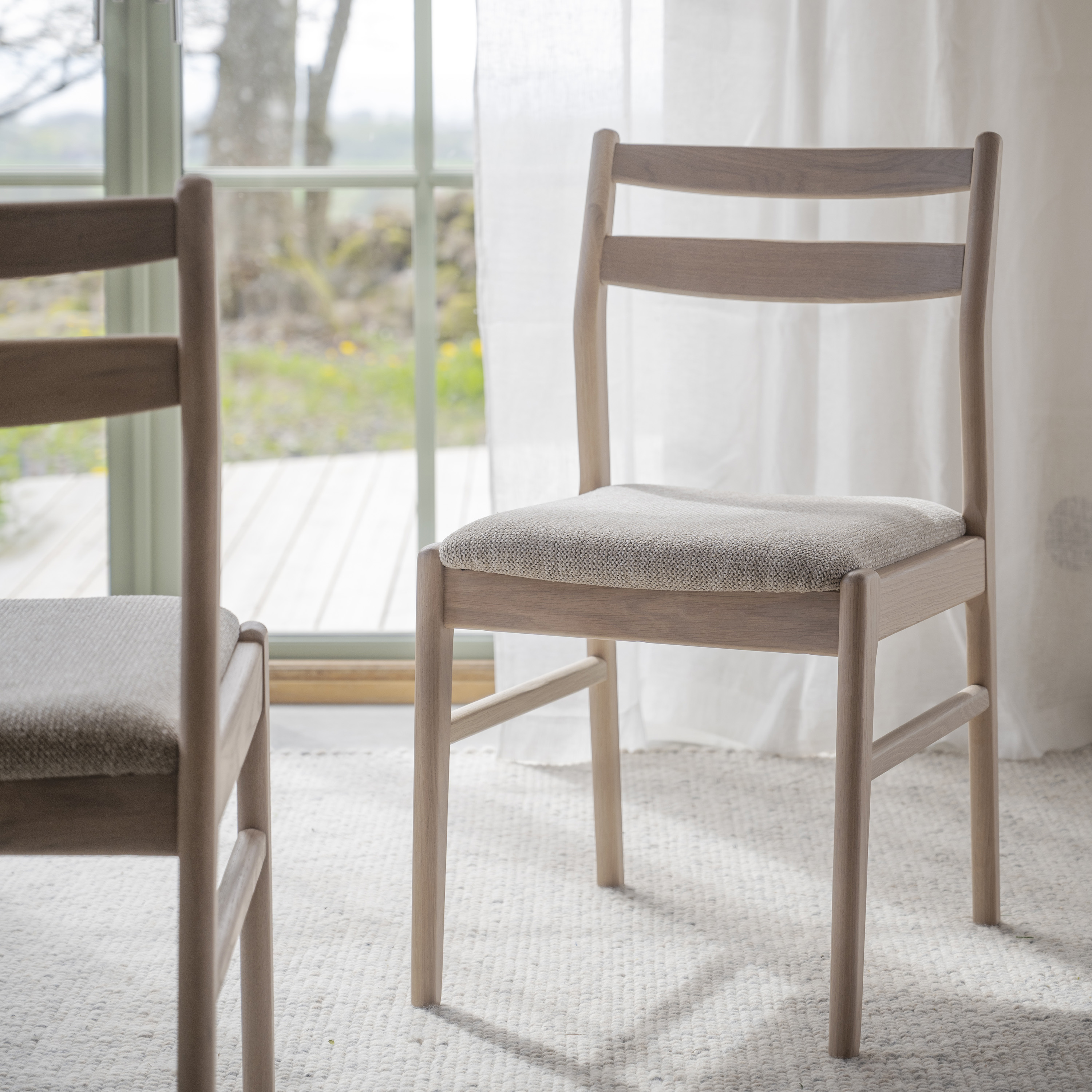 Rowico Home Kerwin Matstol Vitpigmenterad Ek/Ljusbeige