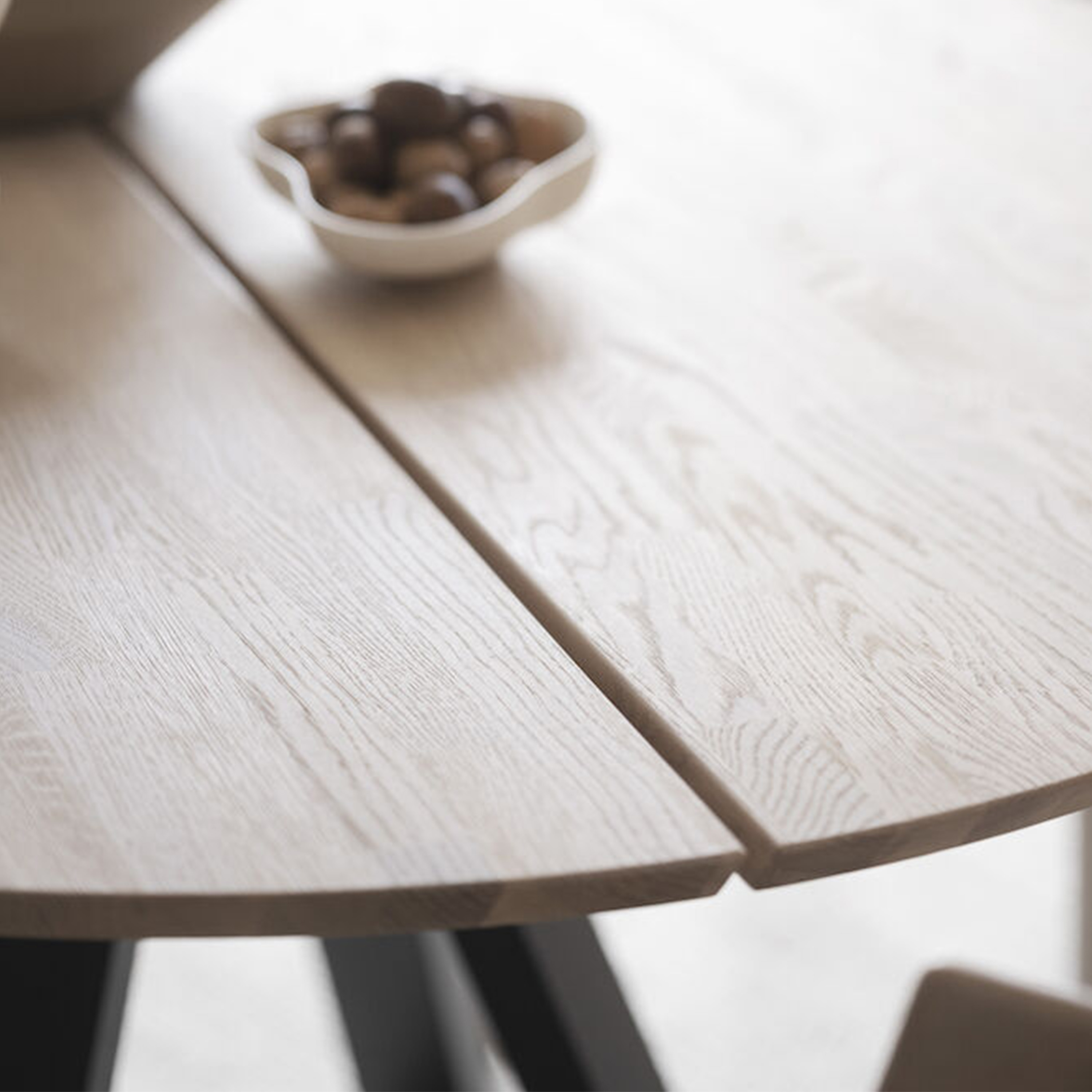 Rowico Home Carradale Matbord Vitpigmenterad/Svart Ø130