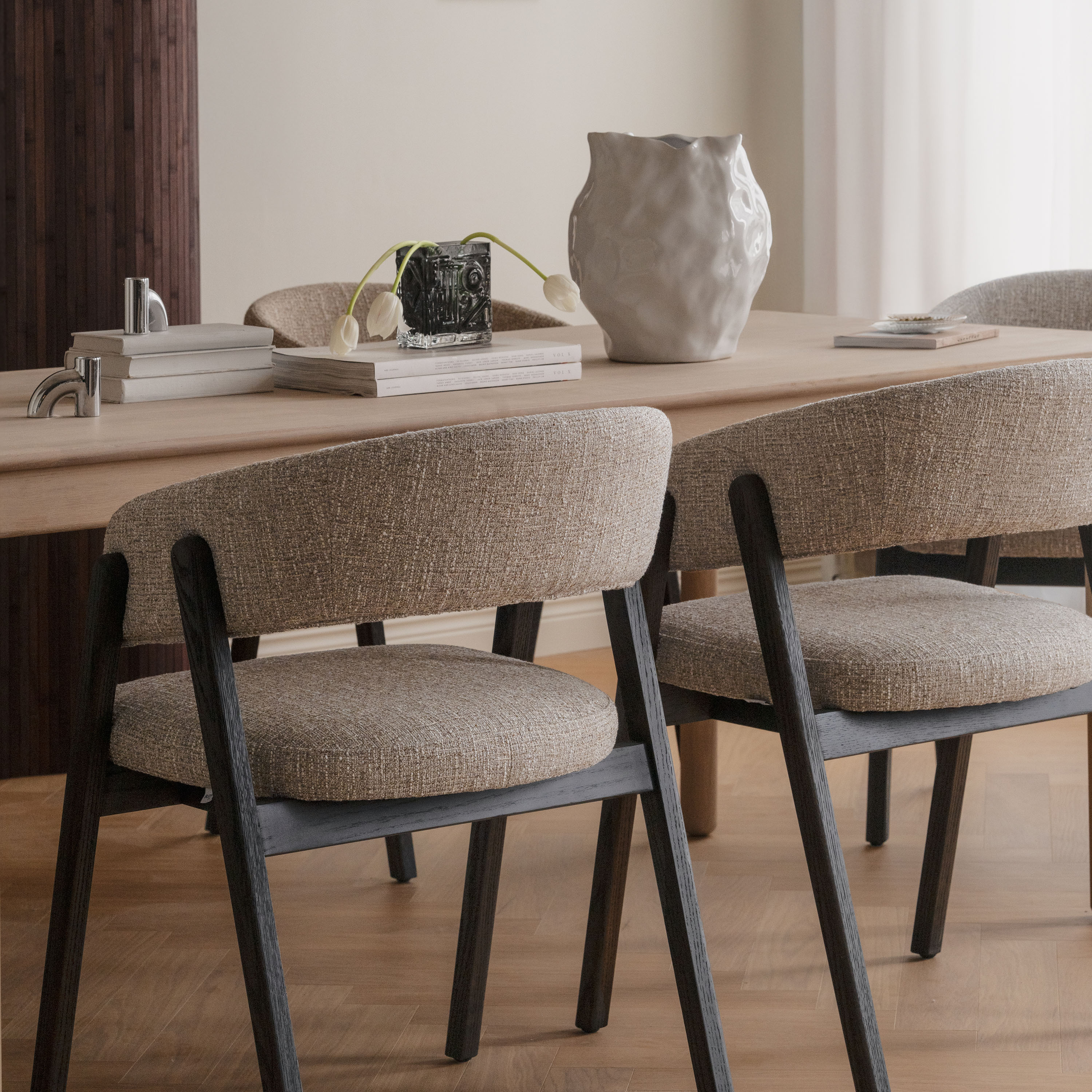 Rowico Home Barnaby Armlehnstuhl Dunkelbeige/Eiche