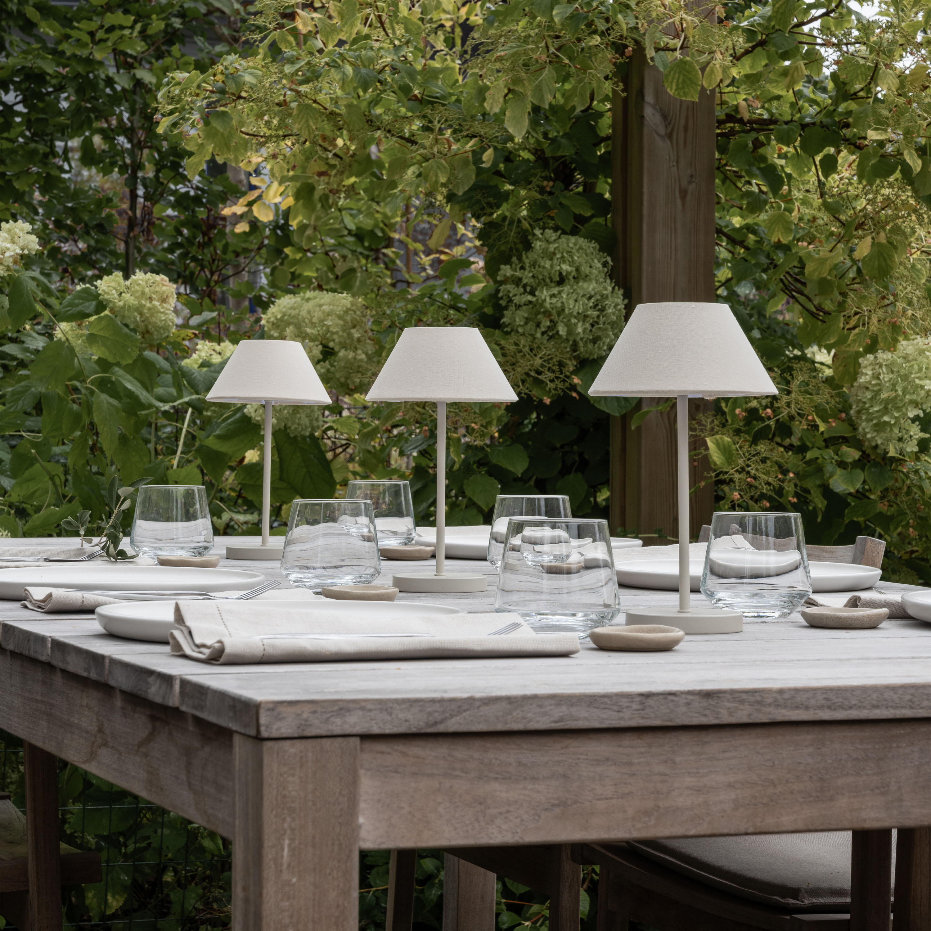 Watt &amp; Veke Teya Tragbare Tischleuchte Offwhite 26cm