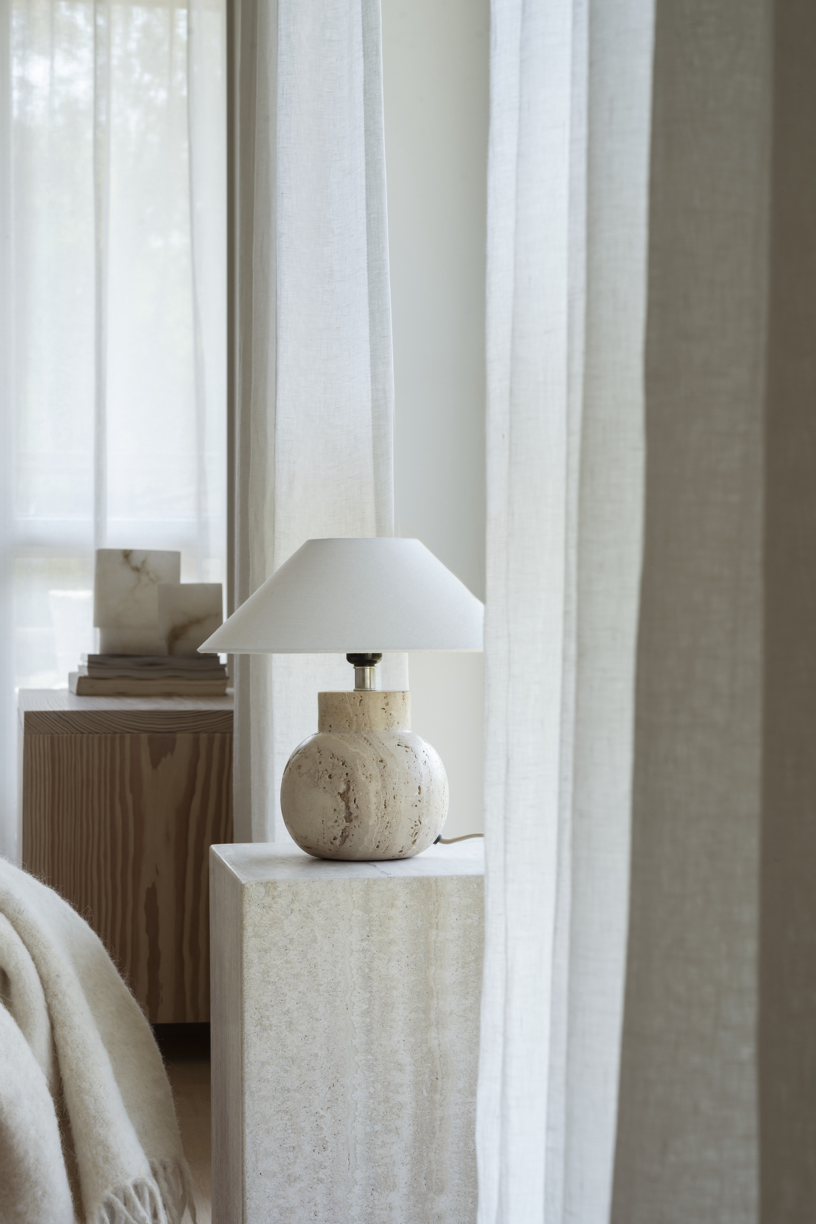 Watt &amp; Veke Pella Lampfot Travertine 23cm