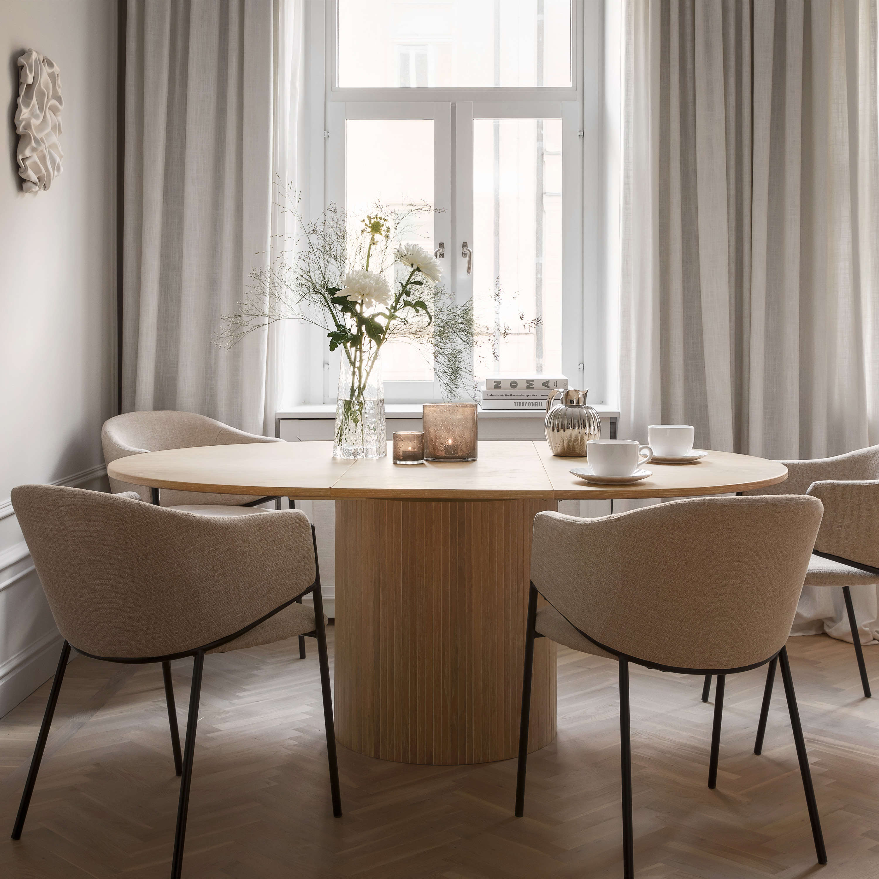 Sleepo Collection Adele Matbord Vitpigmenterad Ek Ø130+50