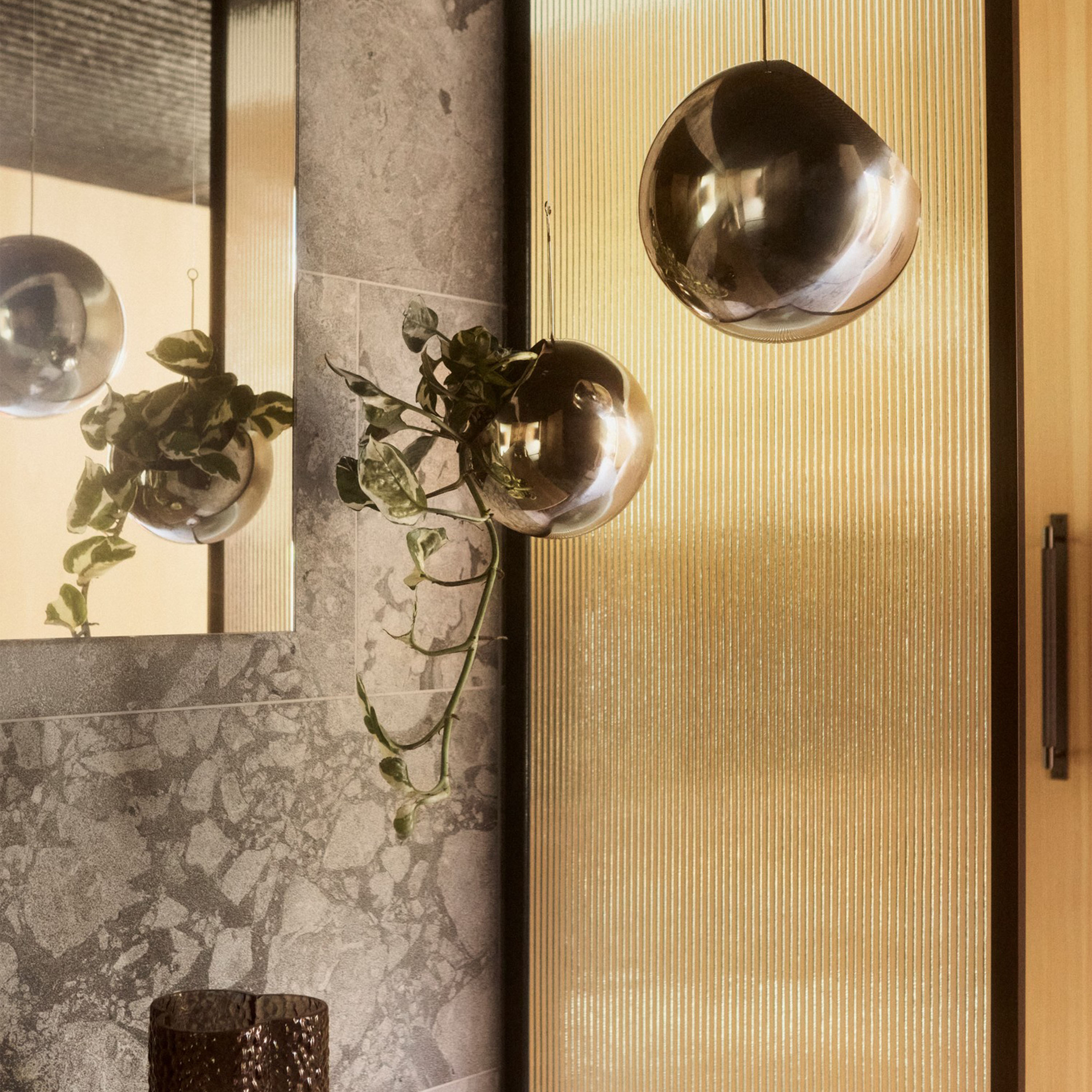 AYTM Globe Wandtopf Silber Ø17