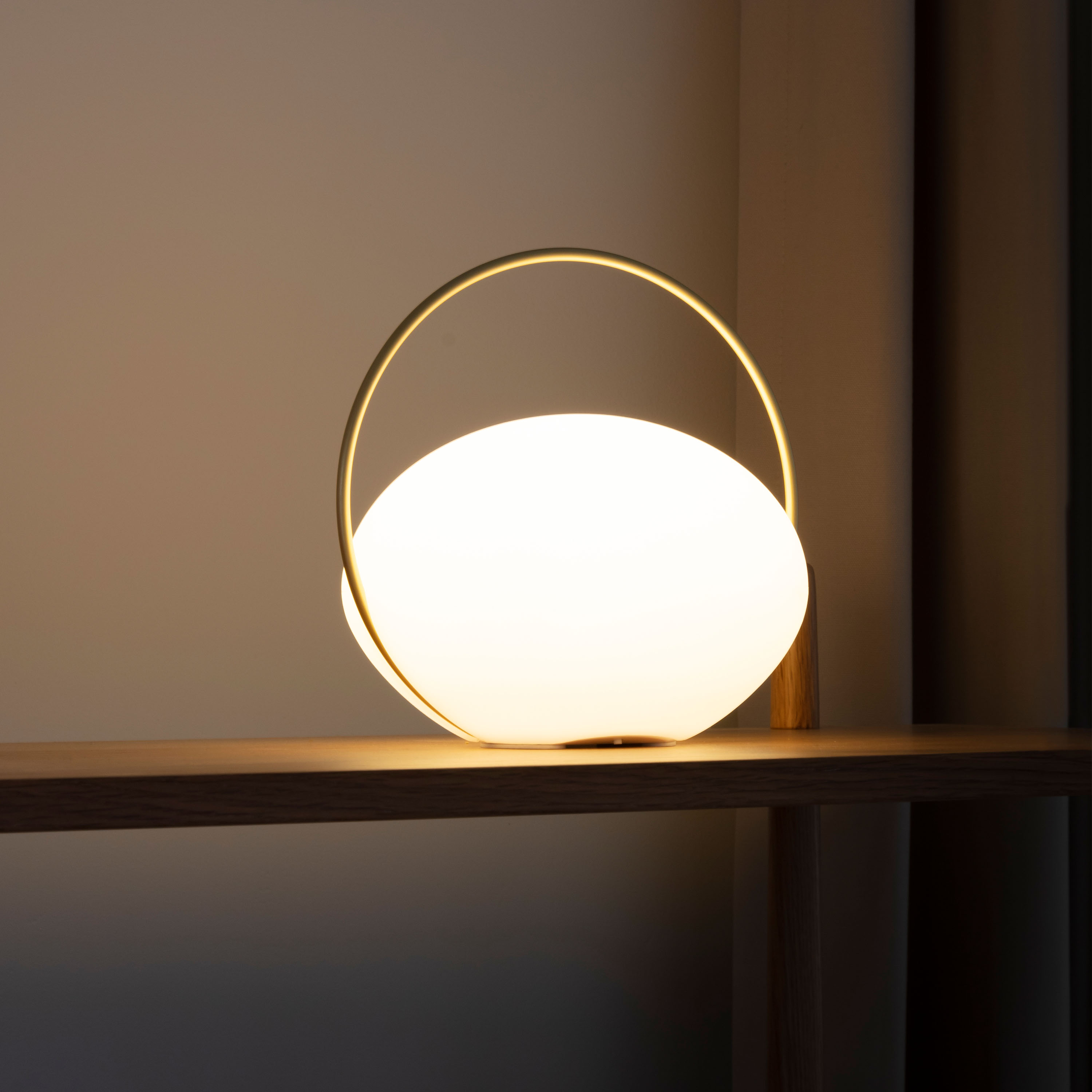 Umage Orbit Tragbare Tischlampe White 18cm