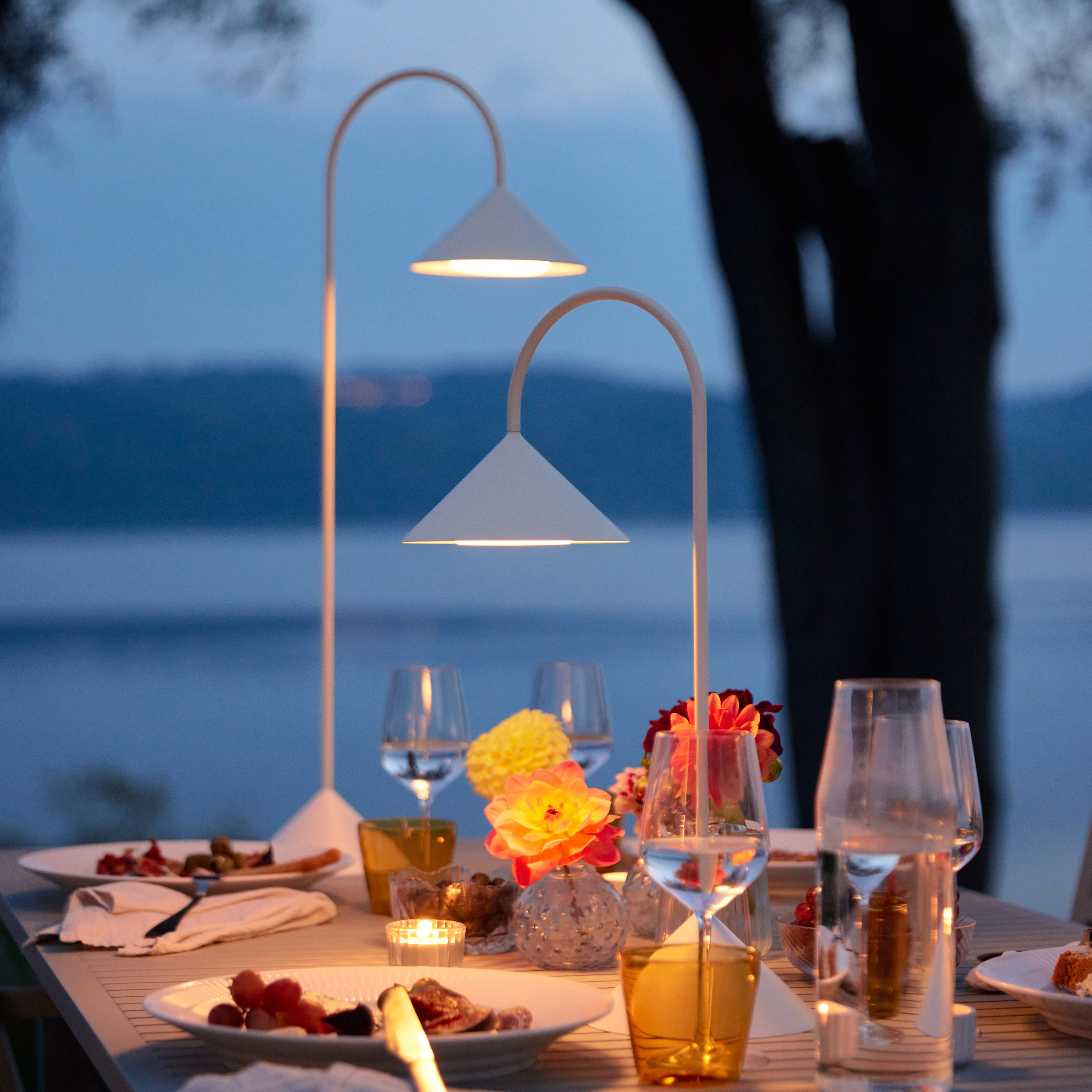 Frandsen Grasp Portabel Bordslampa Matt White 47cm