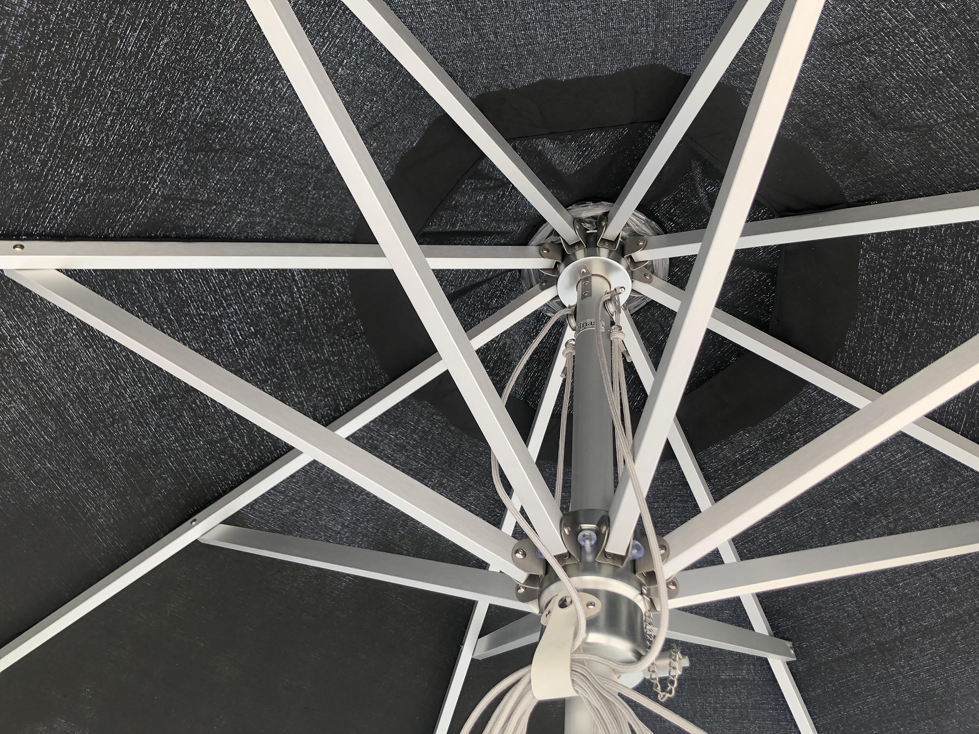 Cinas Antibes Aurinkovarjo Musta/Alu Ø330