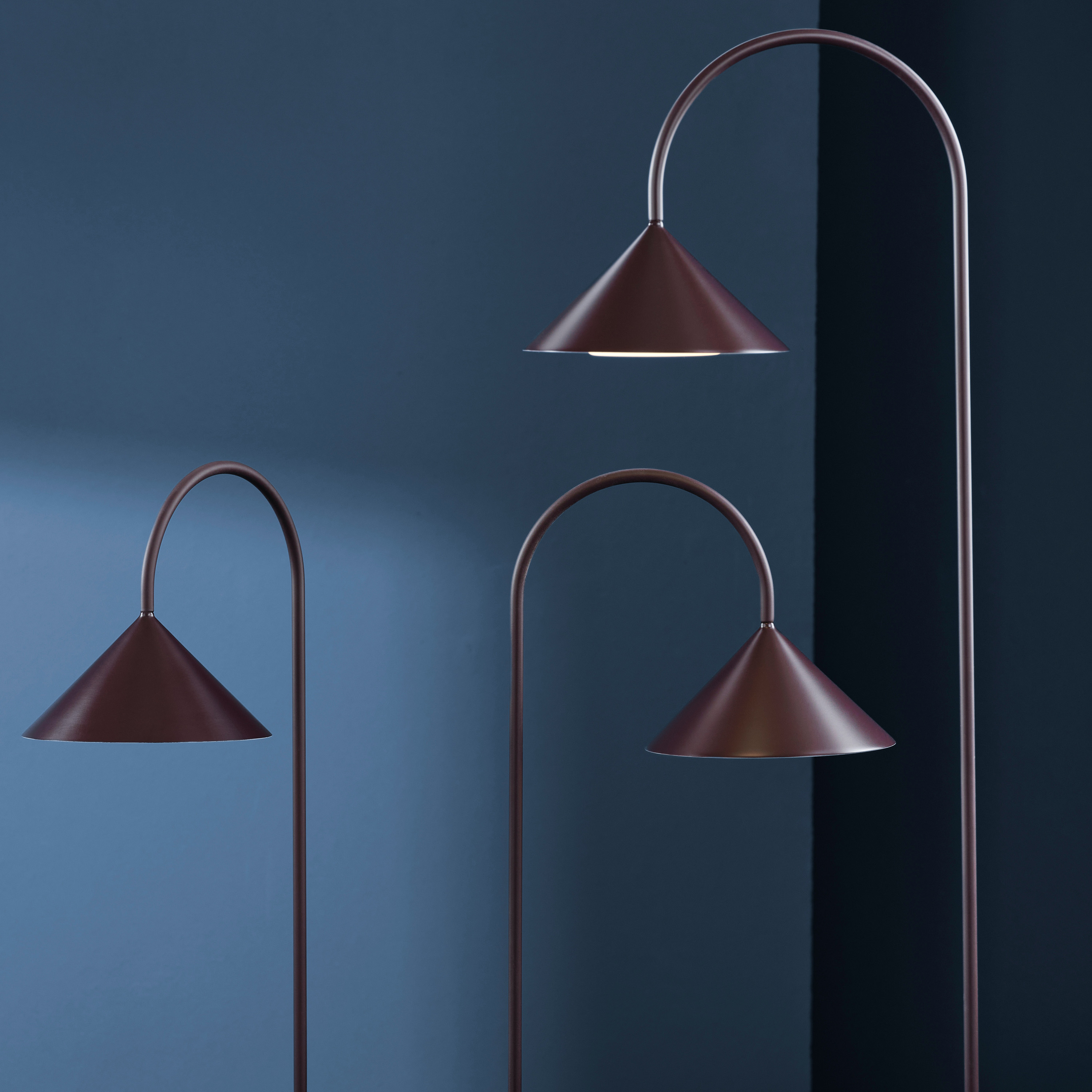 Frandsen Grasp Portabel Bordslampa Matt Beetroot 72cm