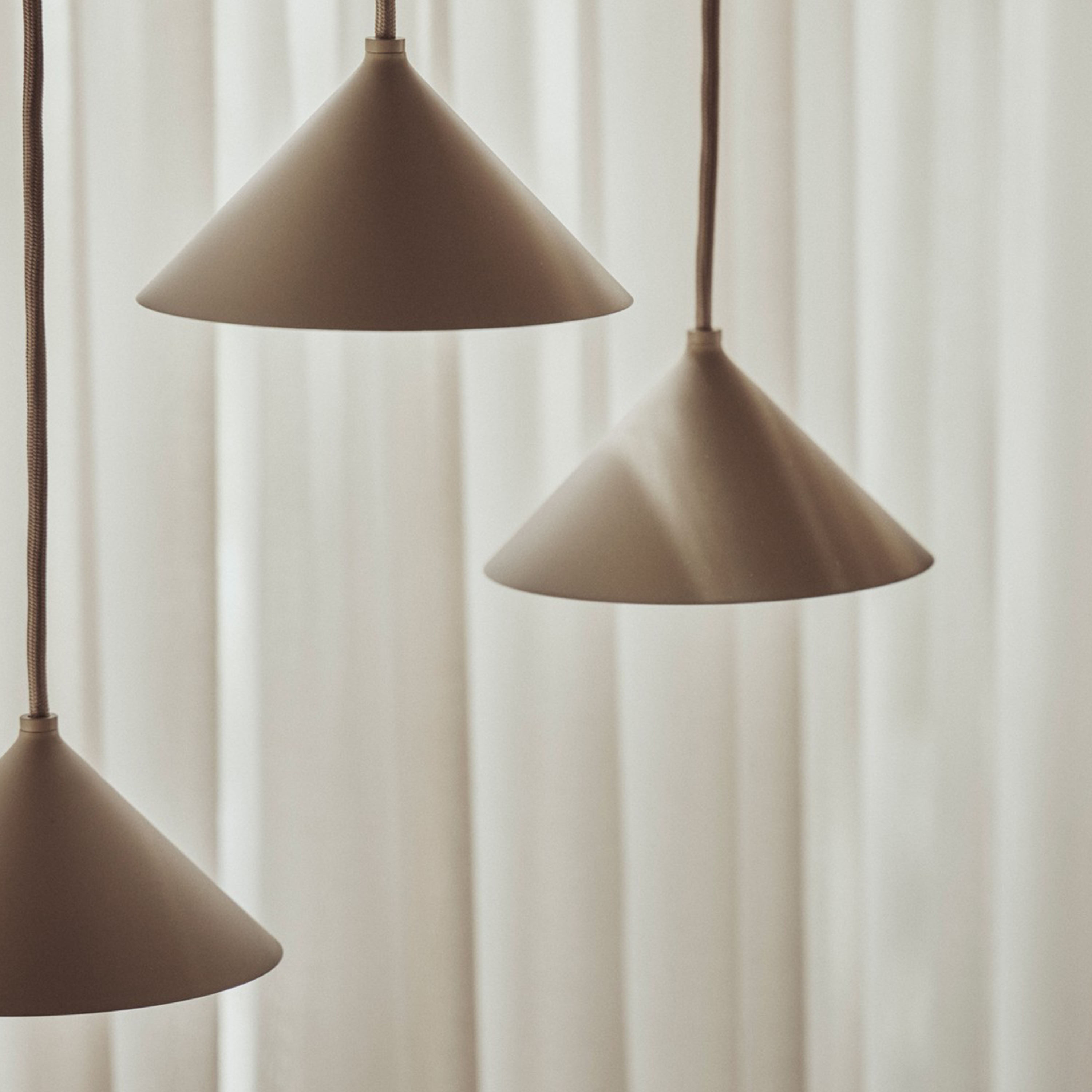 Frandsen Grasp Taklampa Sand Grey Ø15