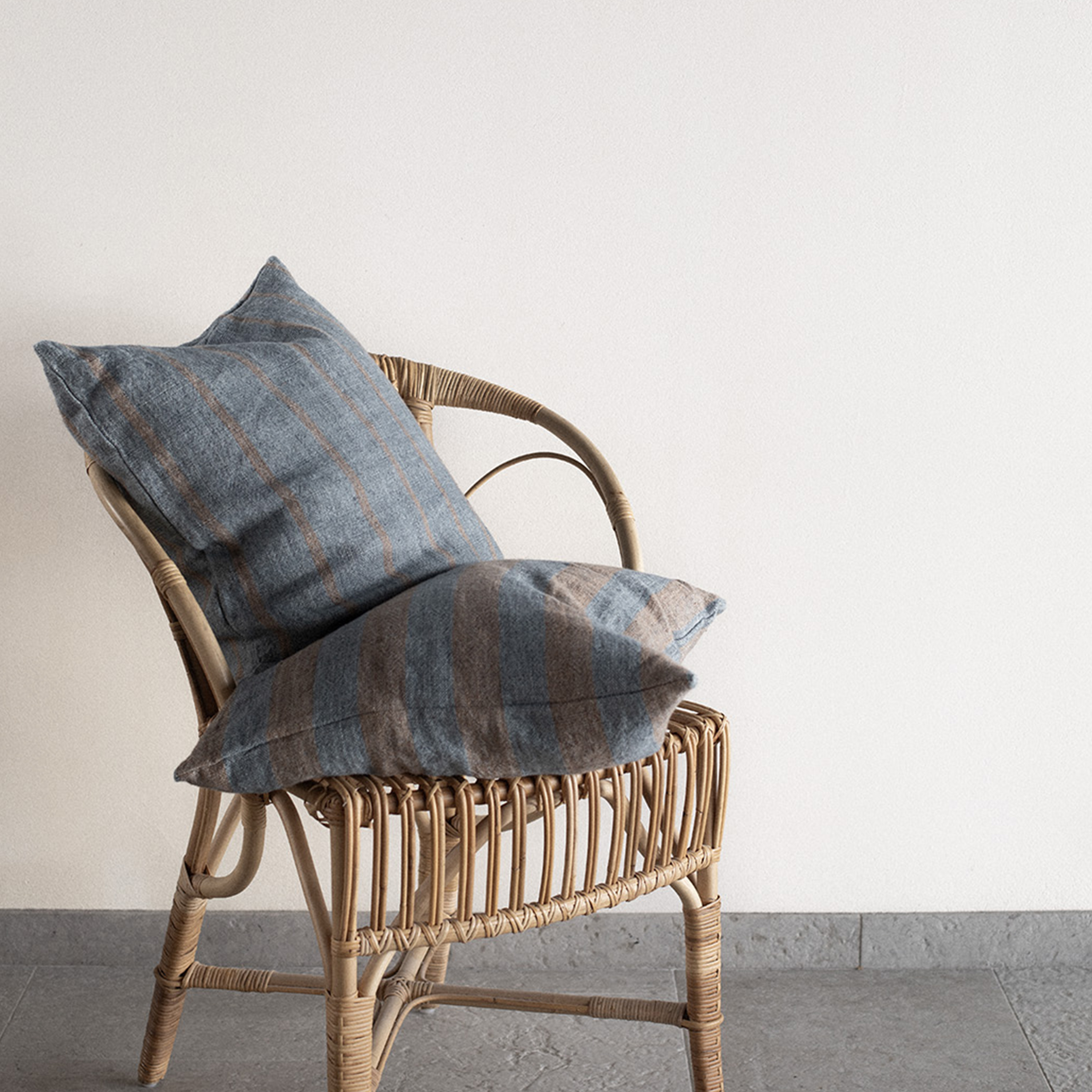 Tell me more Melvin Kuddfodral Beige Stripe 50x50