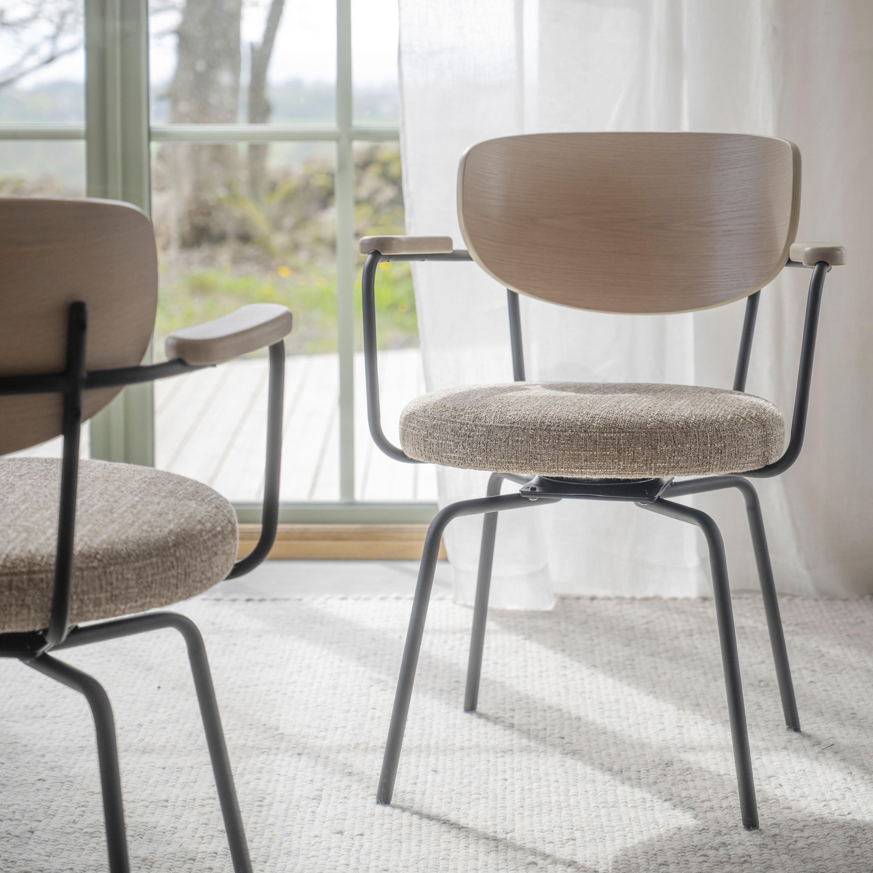 Rowico Home Merrick Snurr Karmstol Ek/Svart