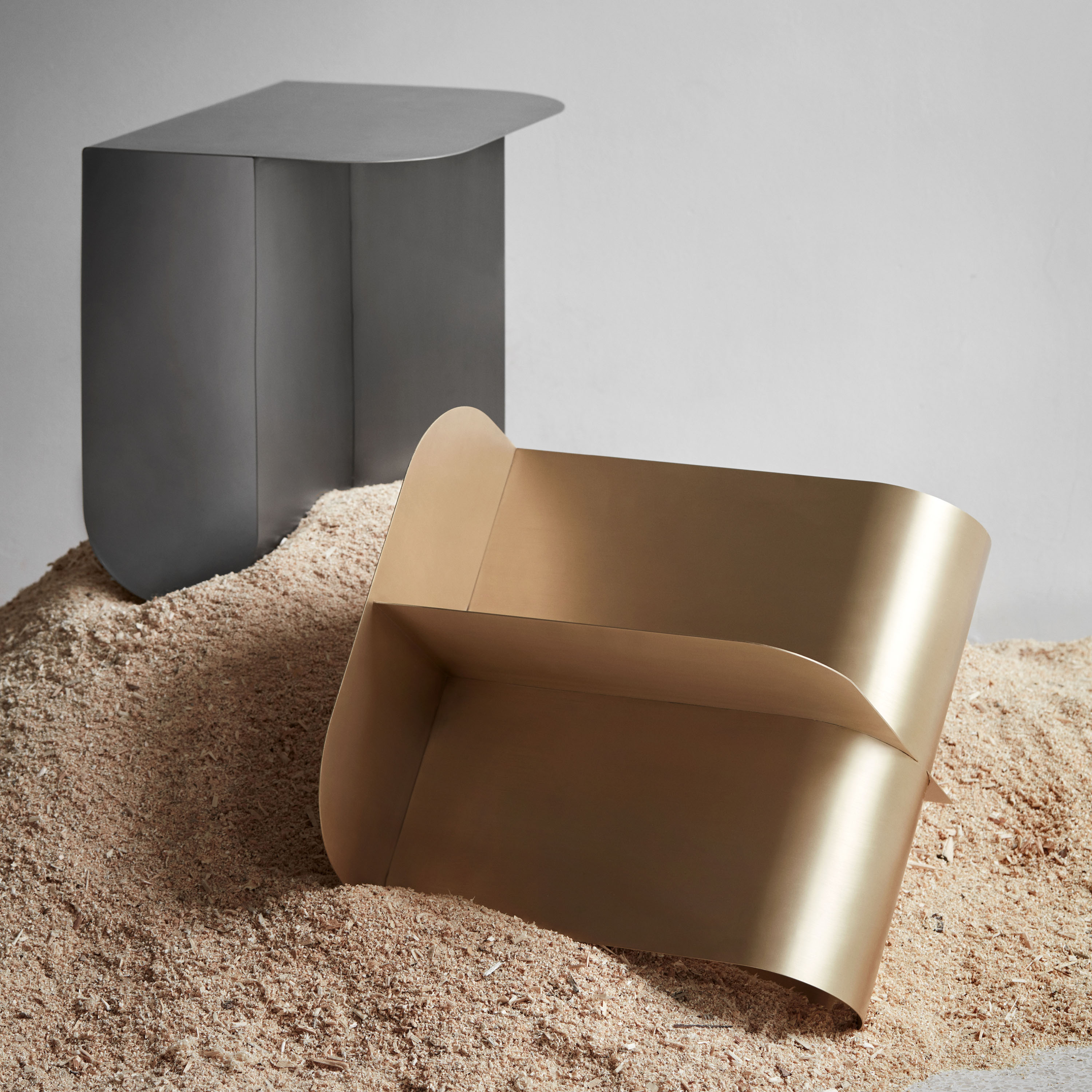 Northern Mass Sivupöytä Brass